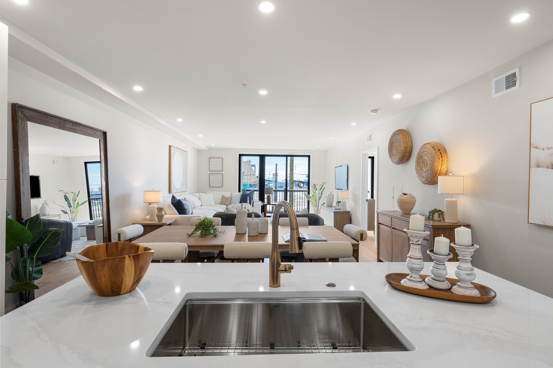  323 E Oak Avenue #202 - 物件實景
