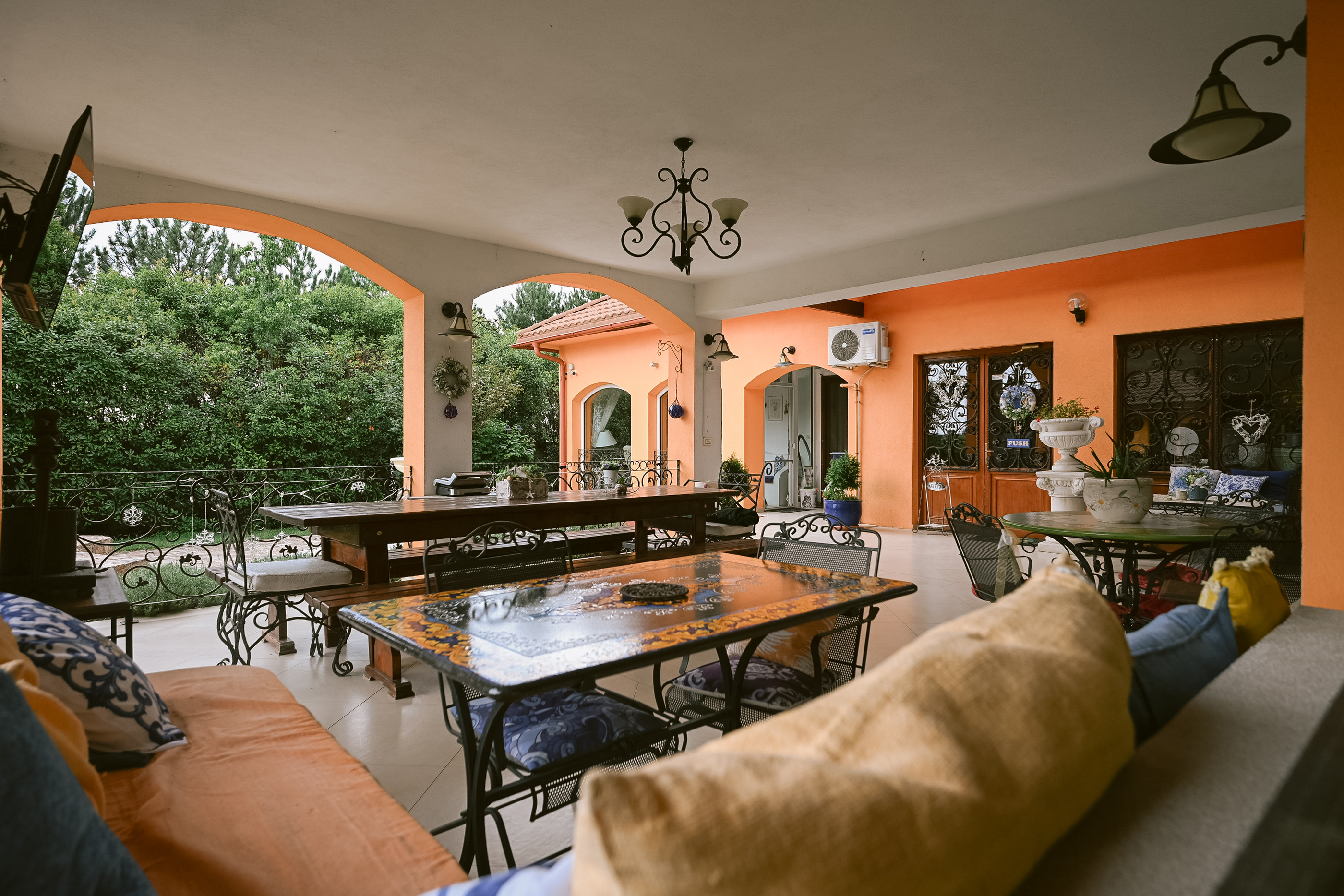  “La Conac” House, Versatile Estate with Heated Indoor Pool, Arad - 物件實景