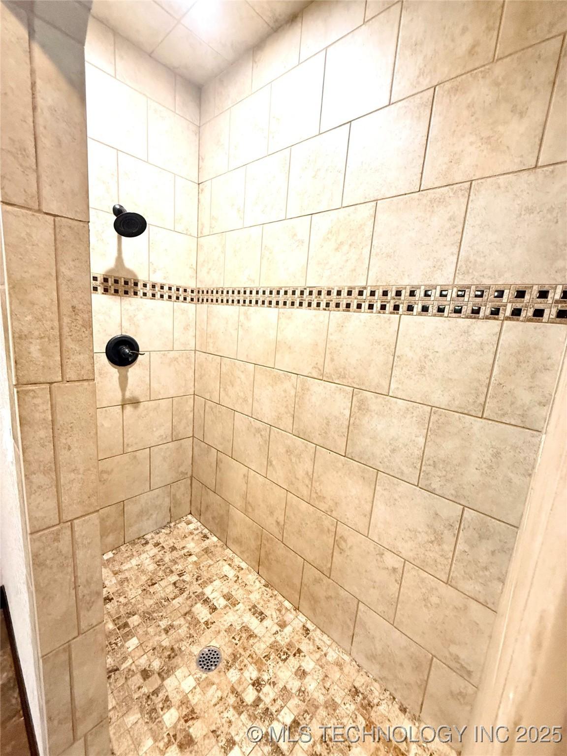 Checotah, Oklahoma, 74426, United States, 4 Bedrooms Bedrooms, ,4 BathroomsBathrooms,Residential,For Sale,1980942