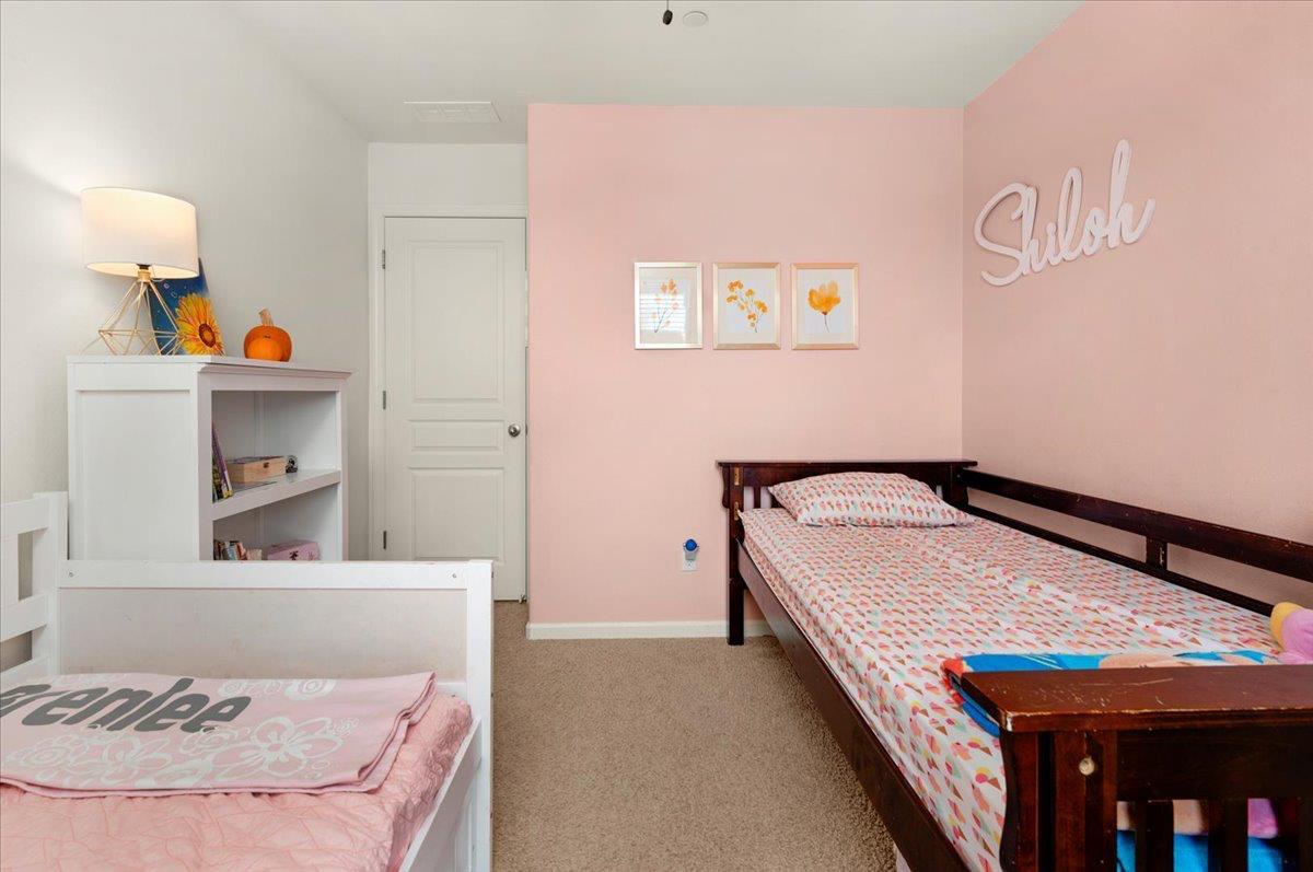 Fresno, California, 93722, United States, 5 Bedrooms Bedrooms, ,3 BathroomsBathrooms,Residential,For Sale,1982186