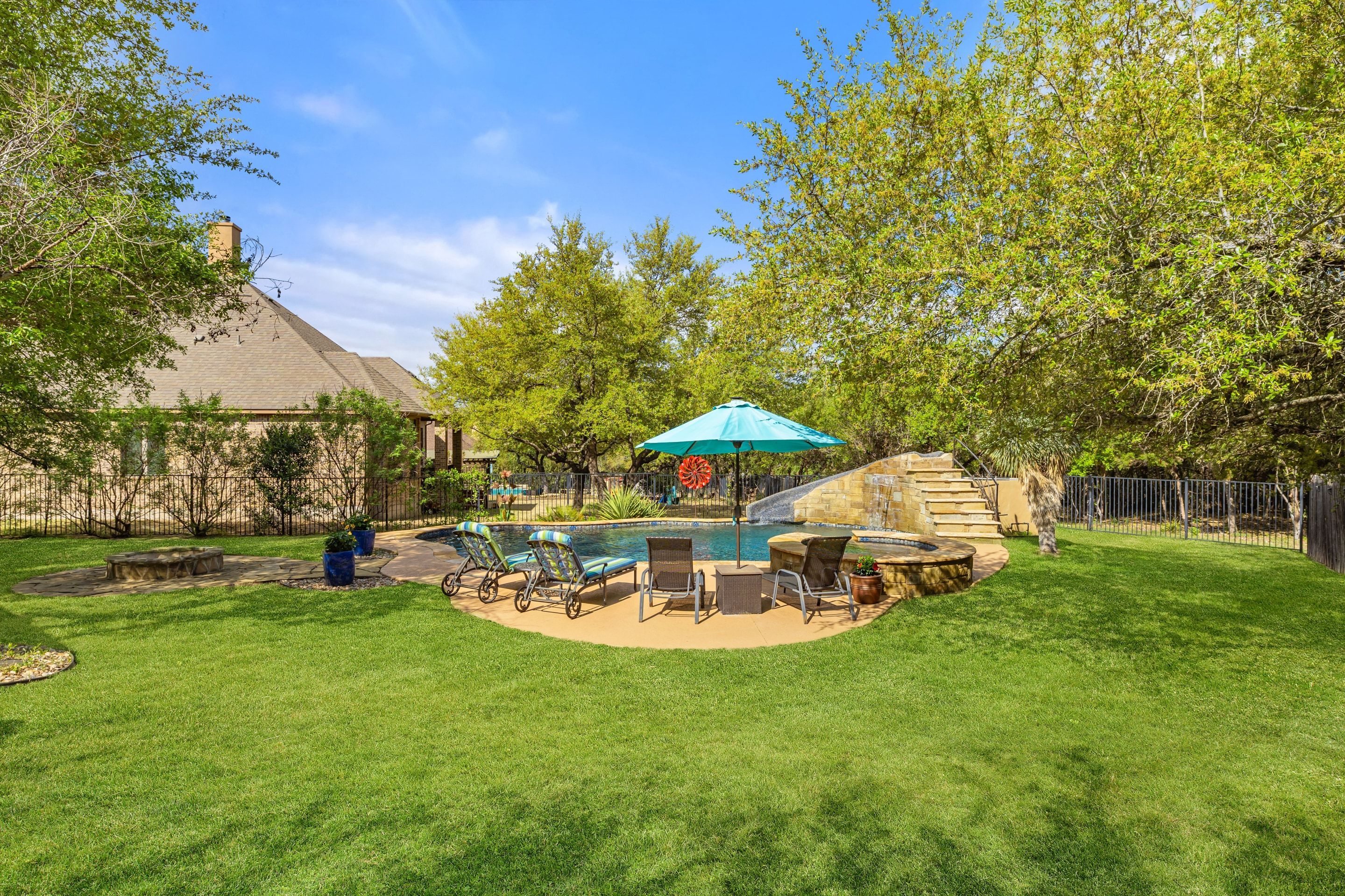  Refined Rocky Creek Living with Private Backyard Oasis - 物件實景