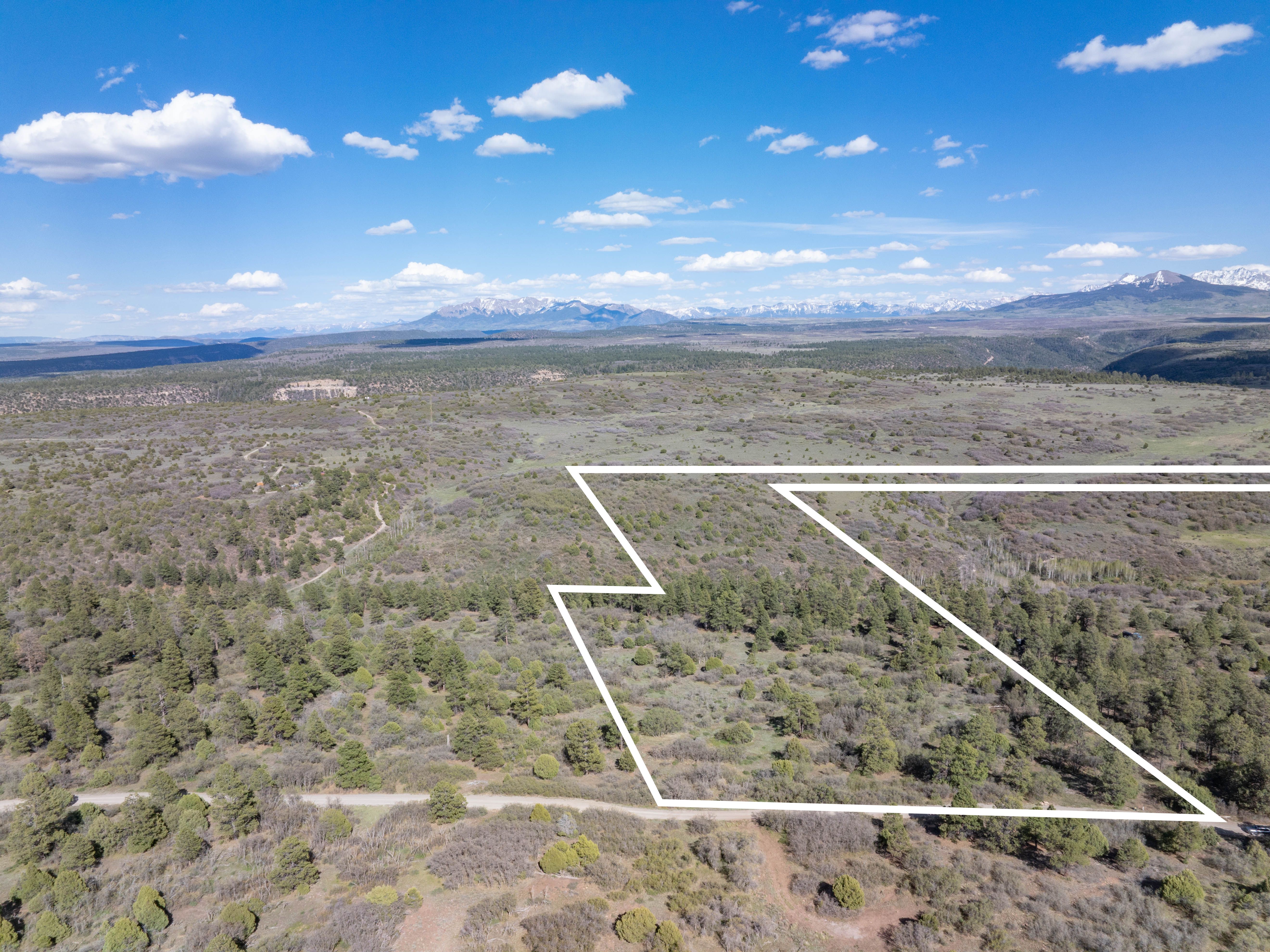  Private Acres With Space, Privacy, And Access To Year Round Recreation - 物件實景