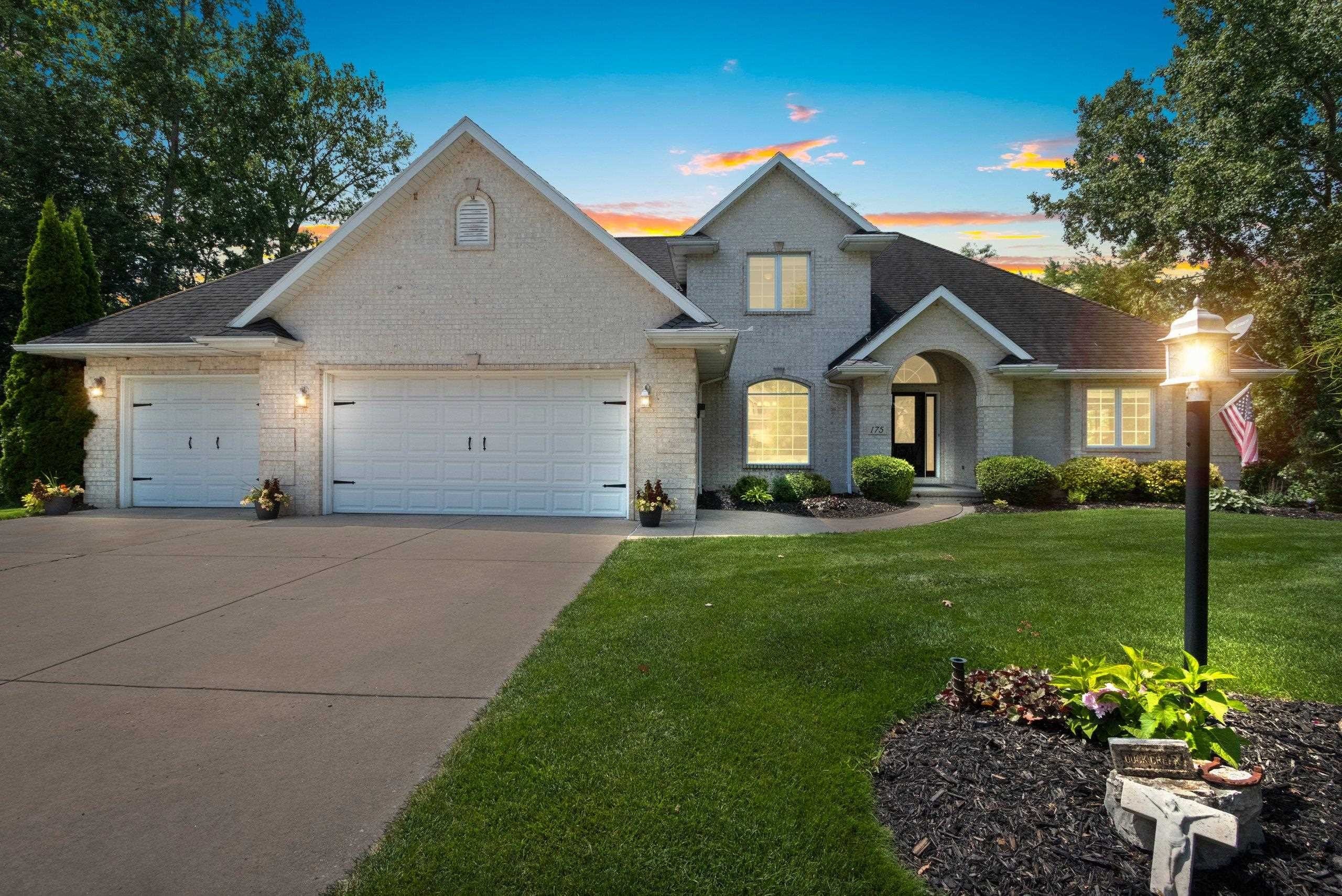 GREEN BAY, Wisconsin, 54302-5254, United States, 5 Bedrooms Bedrooms, ,4 BathroomsBathrooms,Residential,For Sale,1975812