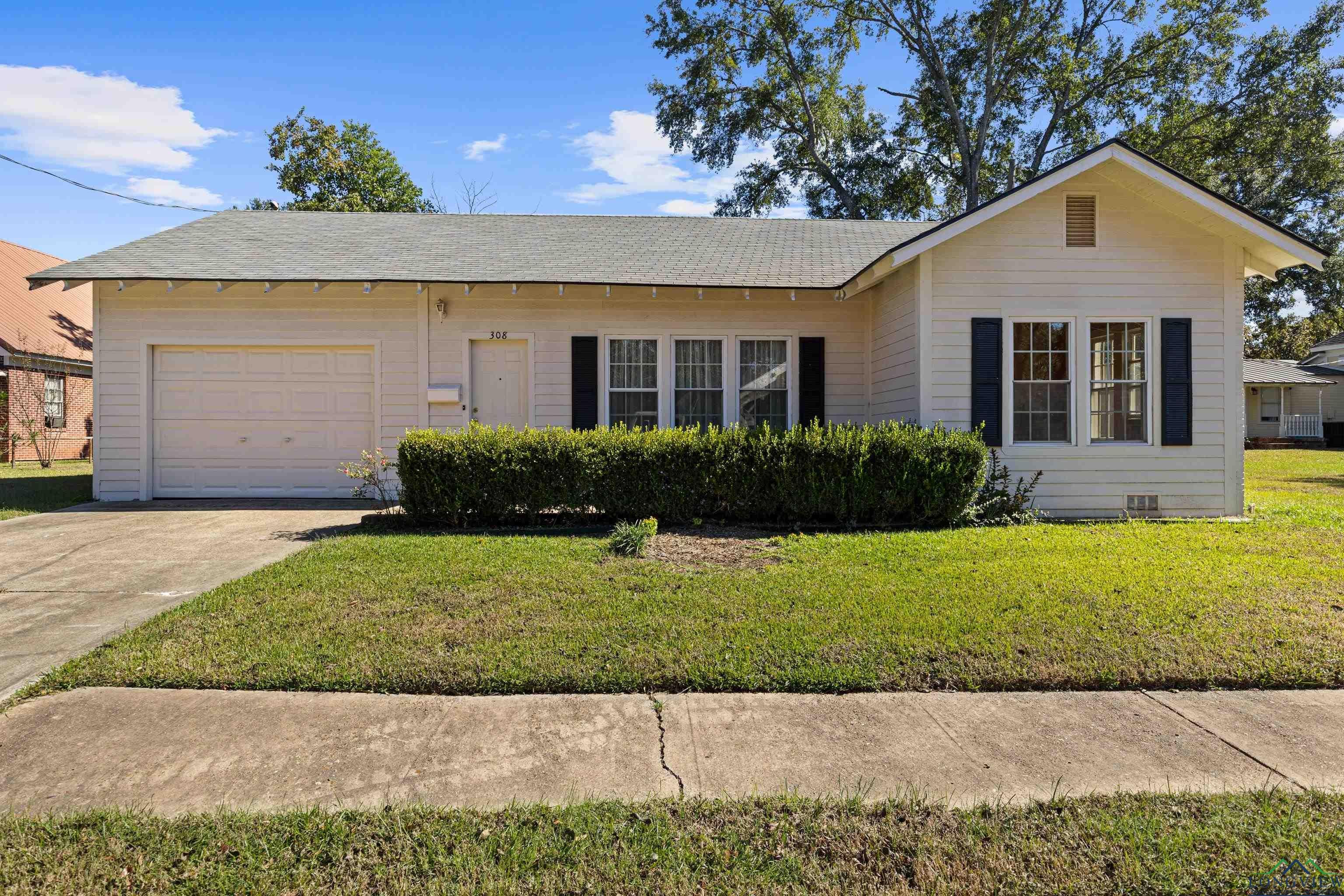 Jefferson, Texas, 75657, United States, 4 Bedrooms Bedrooms, ,4 BathroomsBathrooms,Residential,For Sale,1985697