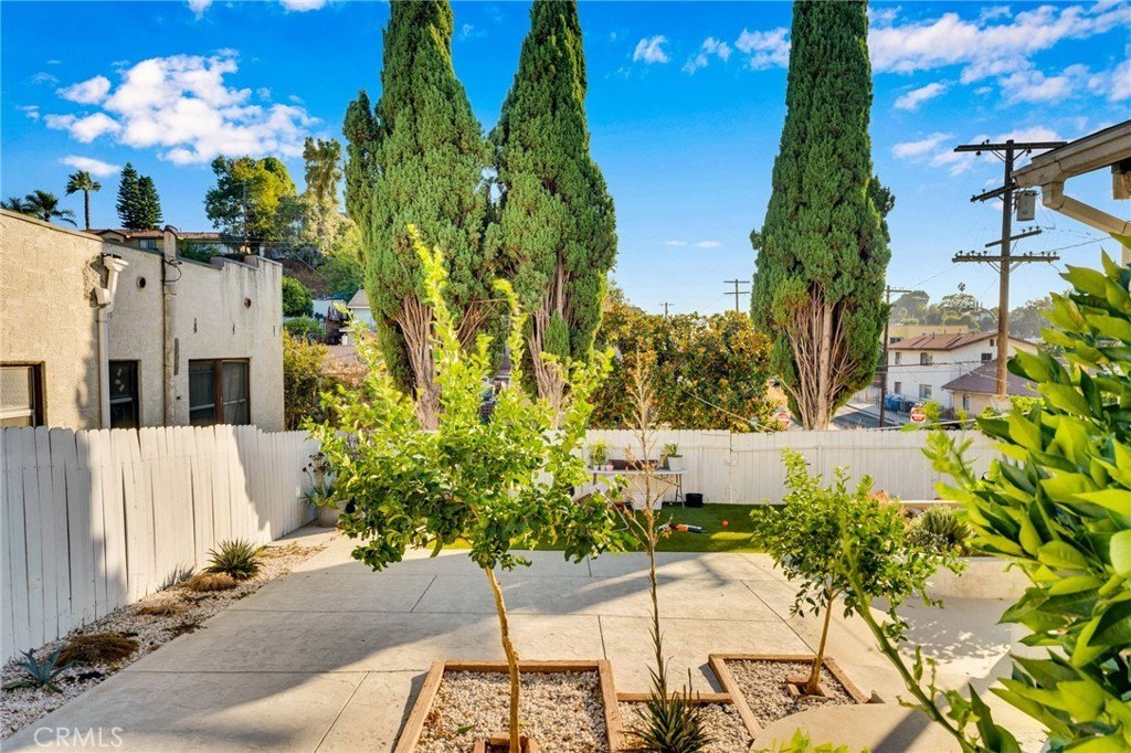 Echo Park, California, 90026, United States, 6 Bedrooms Bedrooms, ,6 BathroomsBathrooms,Residential,For Sale,1981292