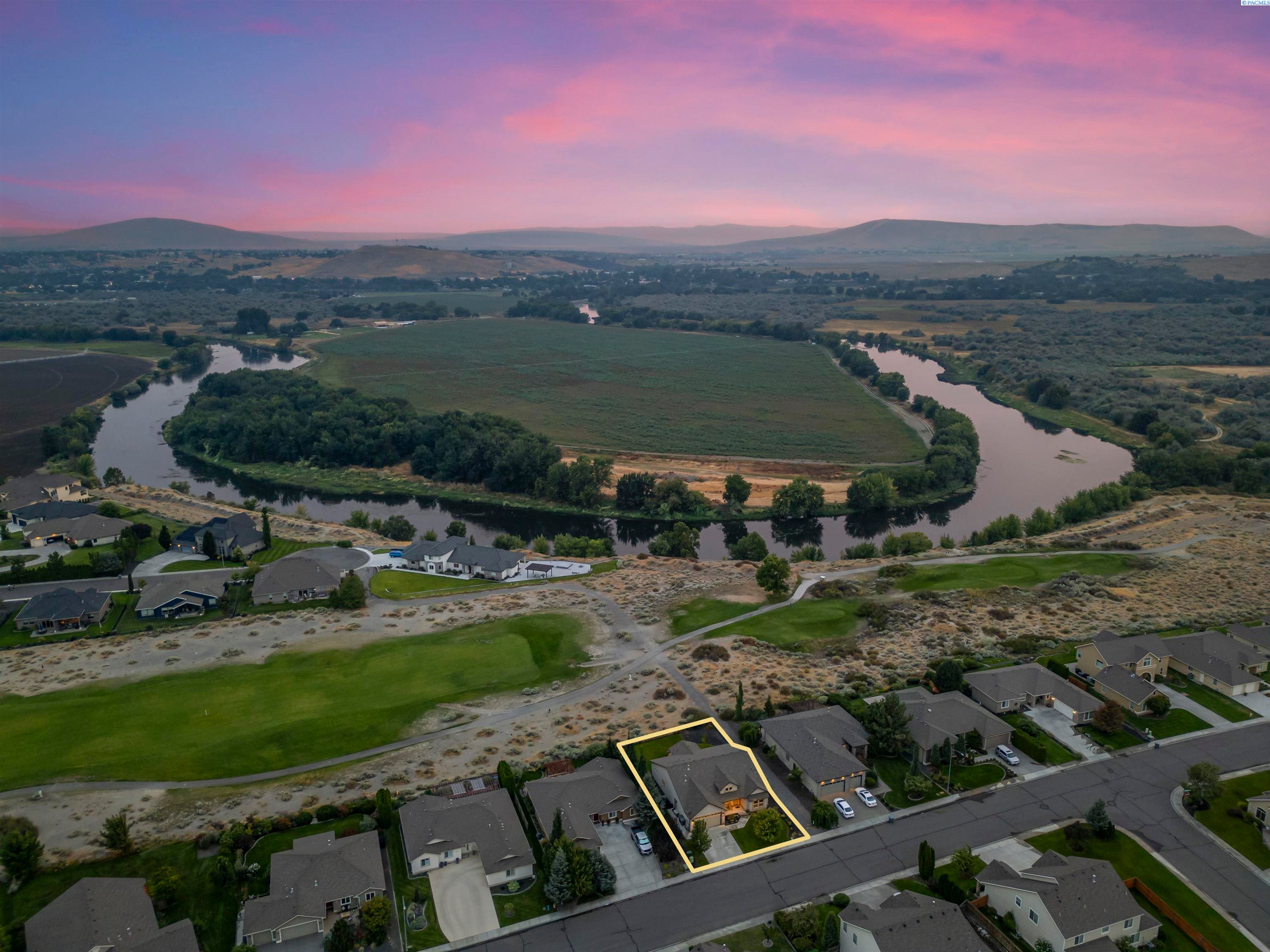 Richland, Washington, 99354, United States, 4 Bedrooms Bedrooms, ,2 BathroomsBathrooms,Residential,For Sale,1981537