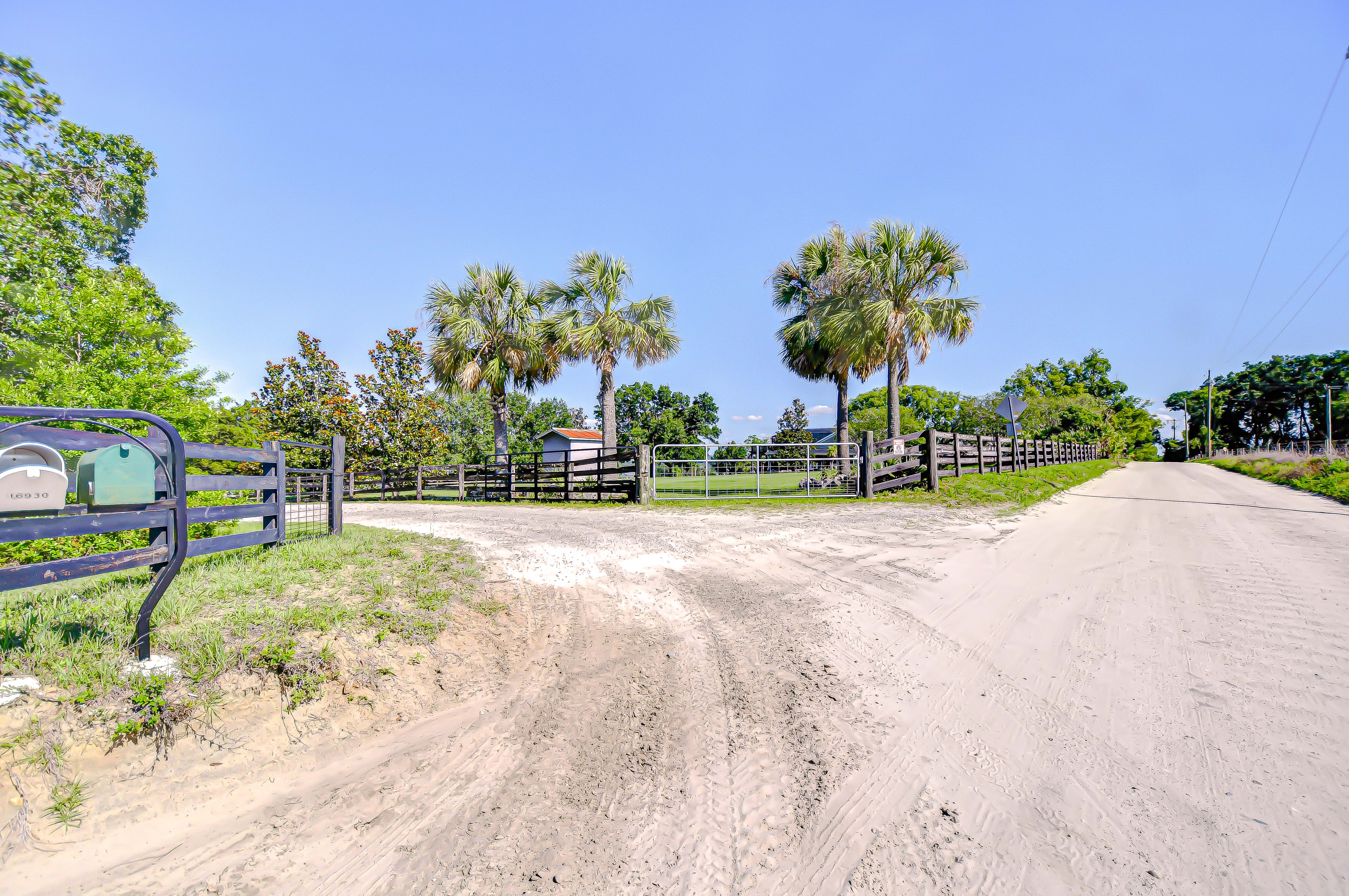 Dade City, Florida, 33523, United States, 4 Bedrooms Bedrooms, ,3 BathroomsBathrooms,Residential,For Sale,1873323