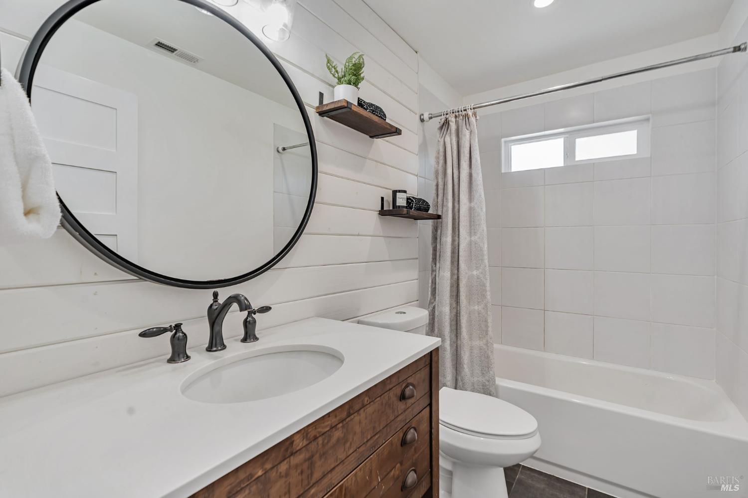 Graton, California, 95444, United States, 2 Bedrooms Bedrooms, ,2 BathroomsBathrooms,Residential,For Sale,1940387