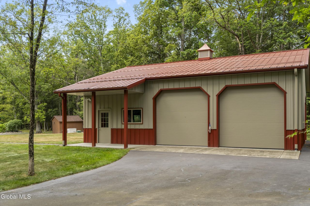 Coeymans Hollow, New York, 12046, United States, 4 Bedrooms Bedrooms, ,3 BathroomsBathrooms,Residential,For Sale,1907699