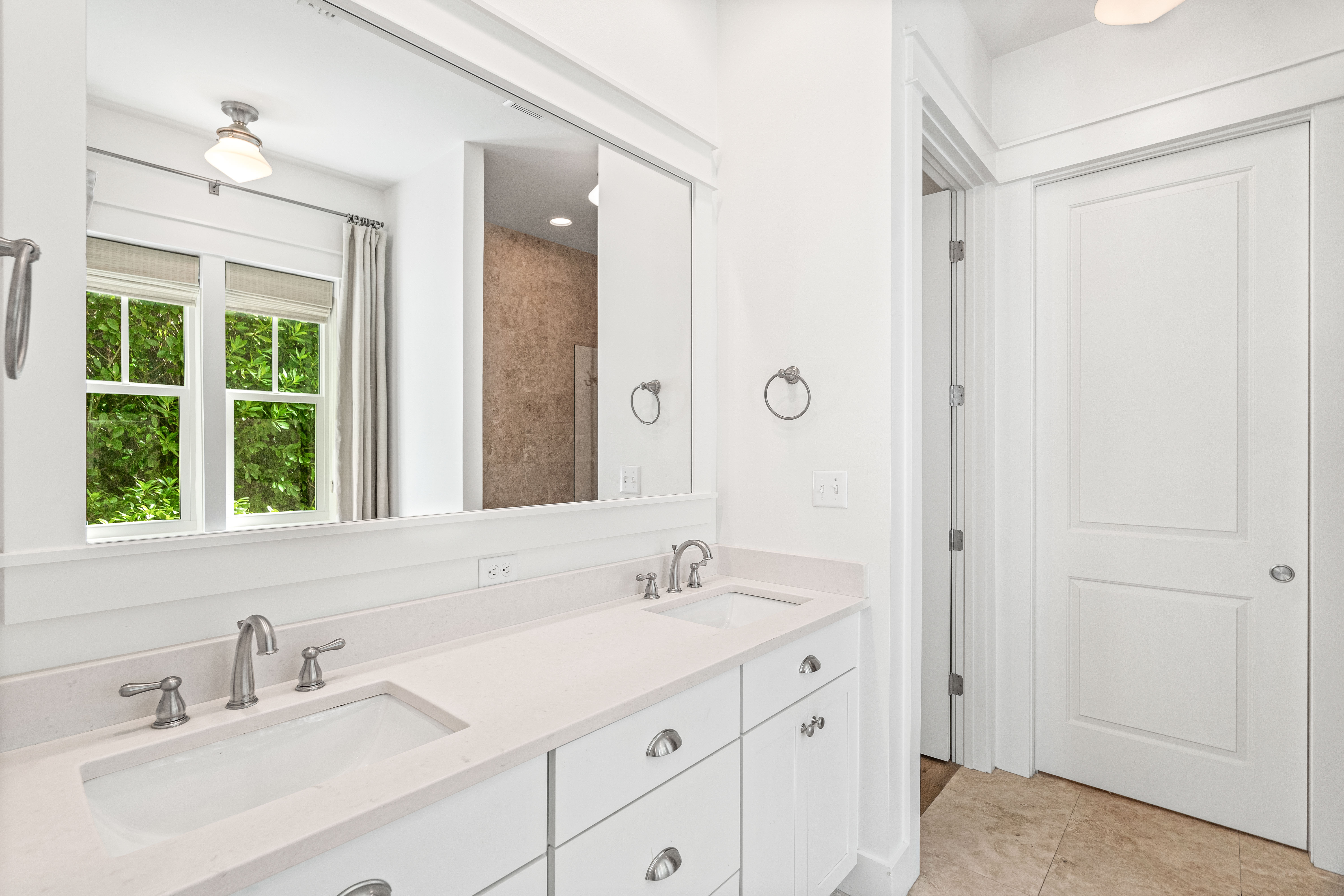  Beautifully Appointed Corner-Lot Home Steps from Village Commons Amenities - 物件實景