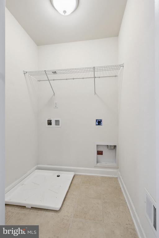 Fredericksburg, Virginia, 22405, United States, 5 Bedrooms Bedrooms, ,3 BathroomsBathrooms,Residential,For Sale,1987075