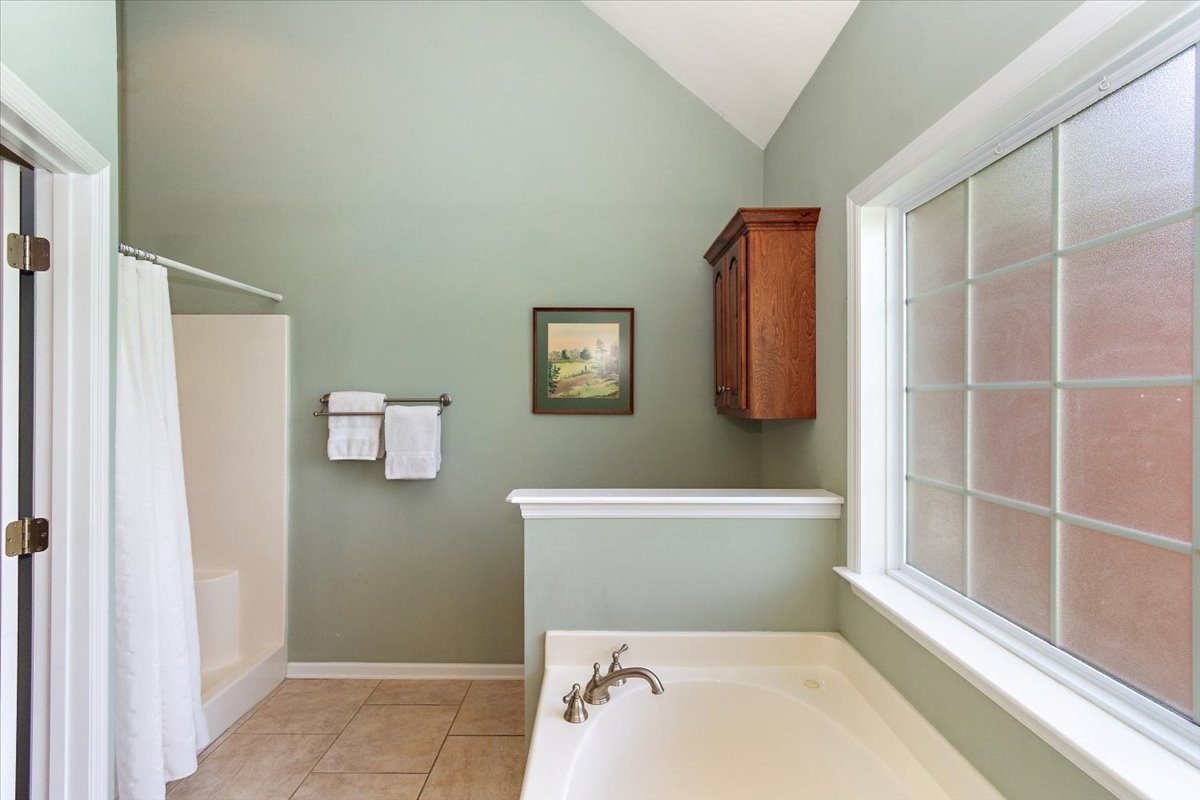 Columbia, Tennessee, 38401, United States, 4 Bedrooms Bedrooms, ,3 BathroomsBathrooms,Residential,For Sale,1897603