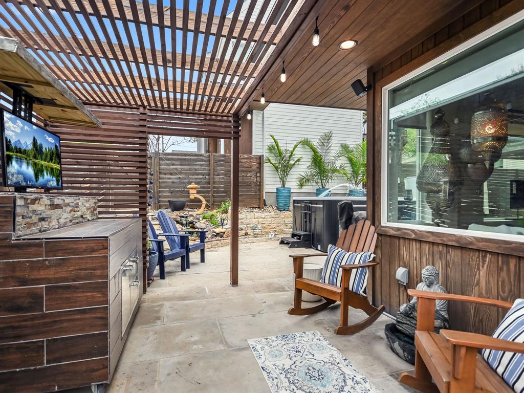 1215 Maple Ave, Austin, Texas, 78702, United States, 4 Bedrooms Bedrooms, ,4 BathroomsBathrooms,Residential,For Sale,1215 Maple Ave,1409568