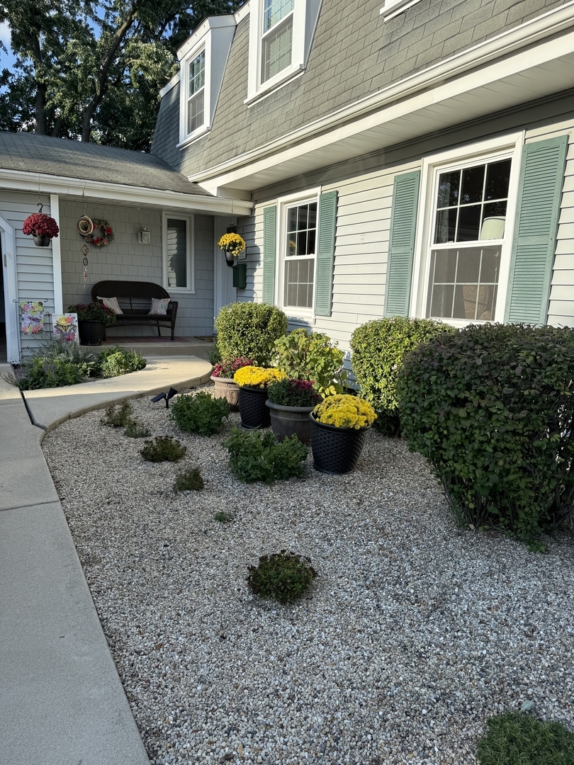 Arlington Heights, Illinois, 60005, United States, 5 Bedrooms Bedrooms, ,3 BathroomsBathrooms,Residential,For Sale,2001547