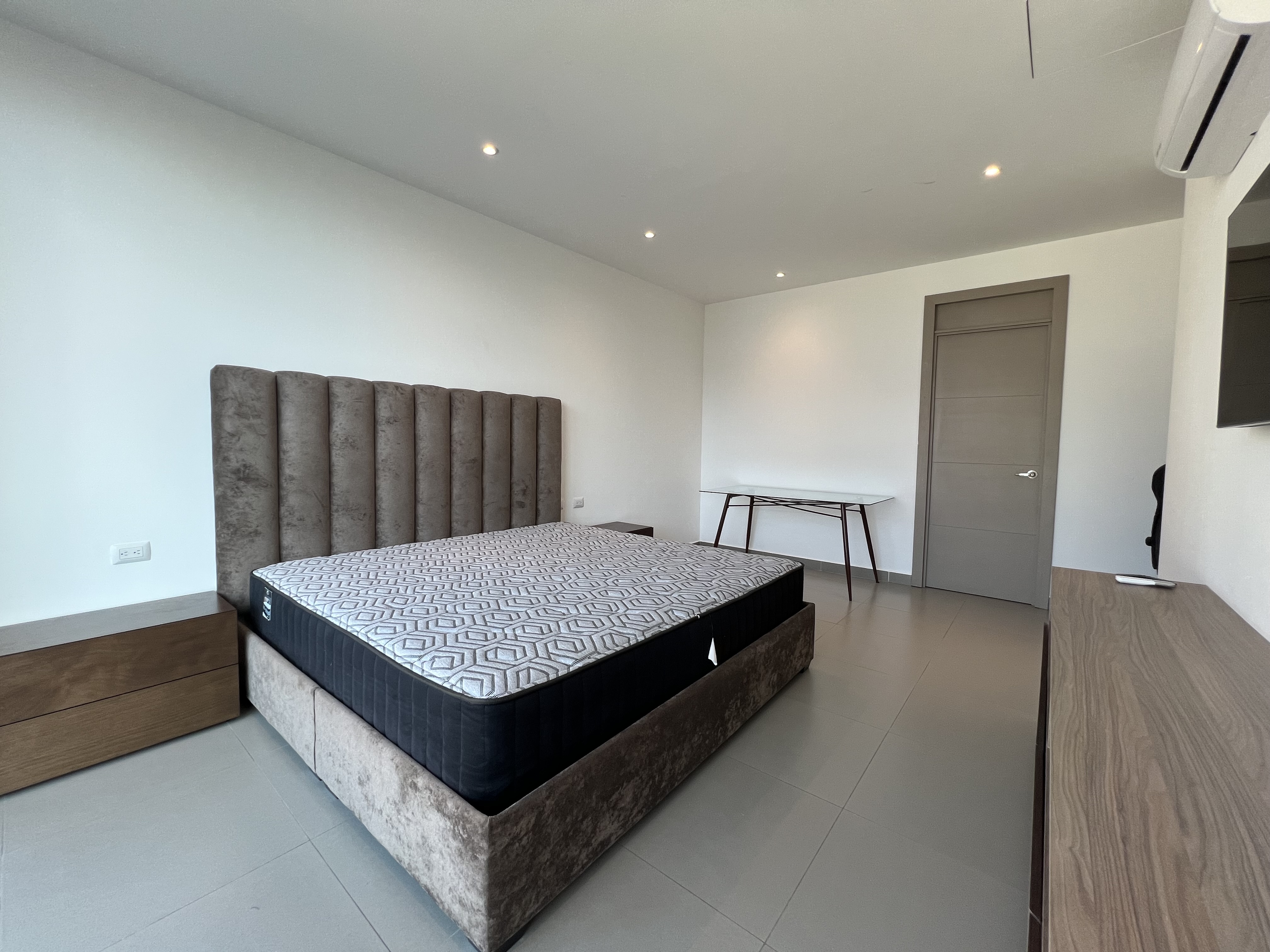  Modern Turnkey Apartment with Panoramic Mountain Views - 物件實景