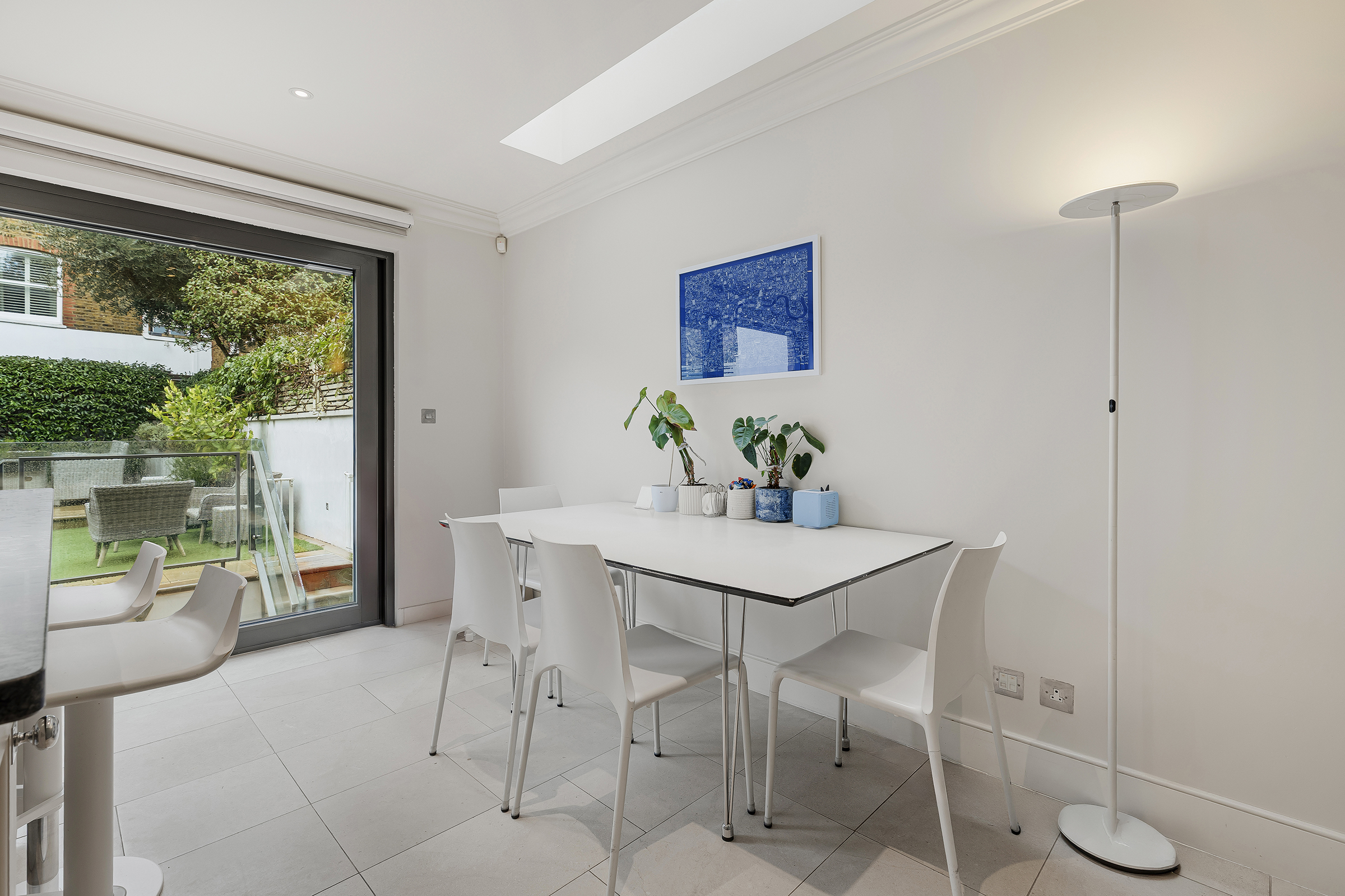  A Six Bedroom Family House with a South-West-Facing Garden in Parsons Green - 物件實景