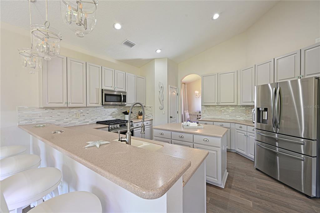 Bradenton, Florida, 34212, United States, 5 Bedrooms Bedrooms, ,3 BathroomsBathrooms,Residential,For Sale,1897819