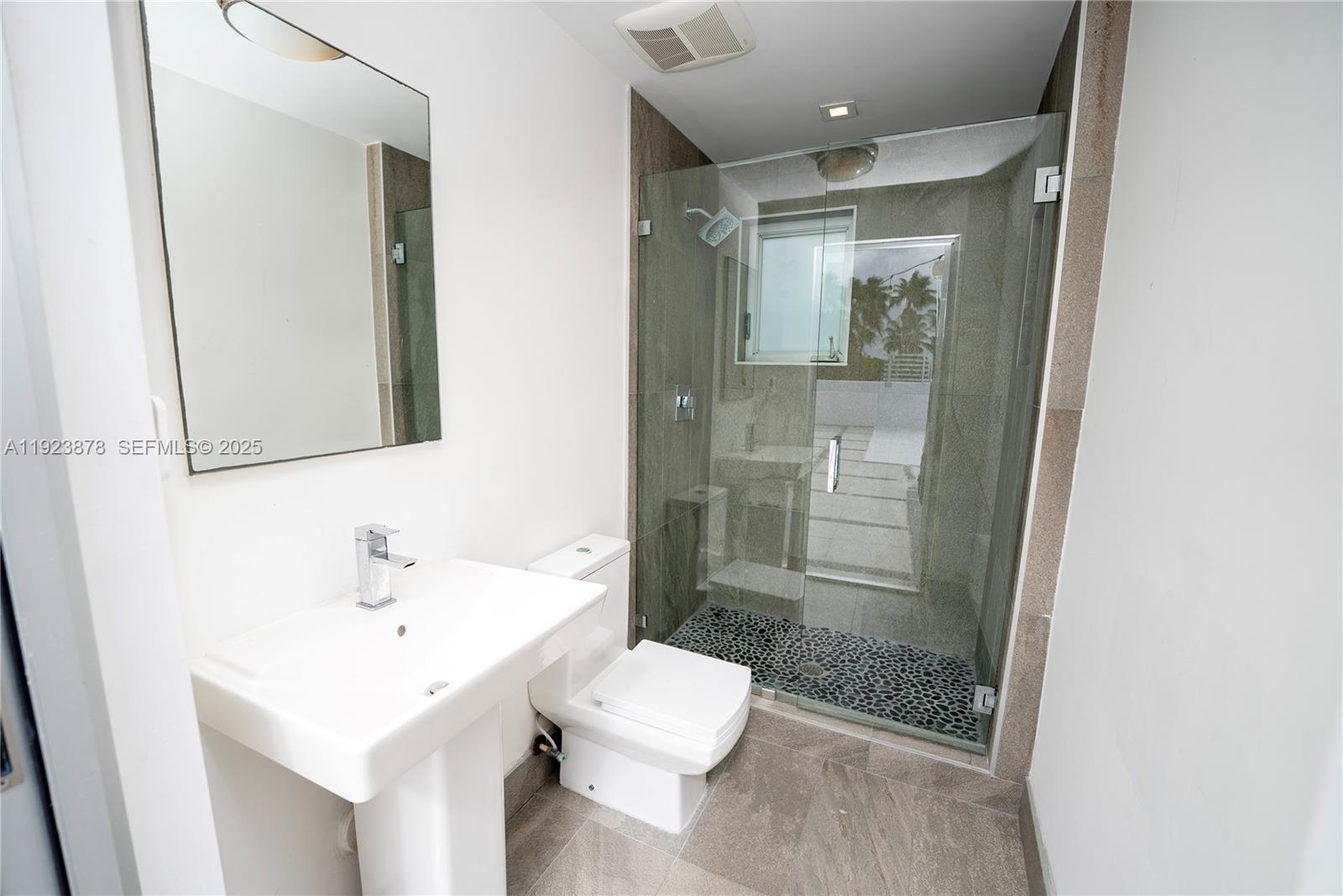 Doral, Florida, 33122, United States, 4 Bedrooms Bedrooms, ,5 BathroomsBathrooms,Residential,For Sale,2002186