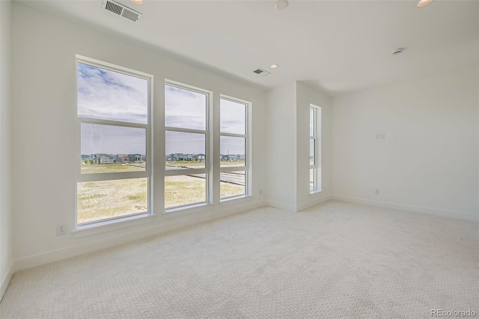 Aurora, Colorado, 80019, United States, 4 Bedrooms Bedrooms, ,3 BathroomsBathrooms,Residential,For Sale,1958574