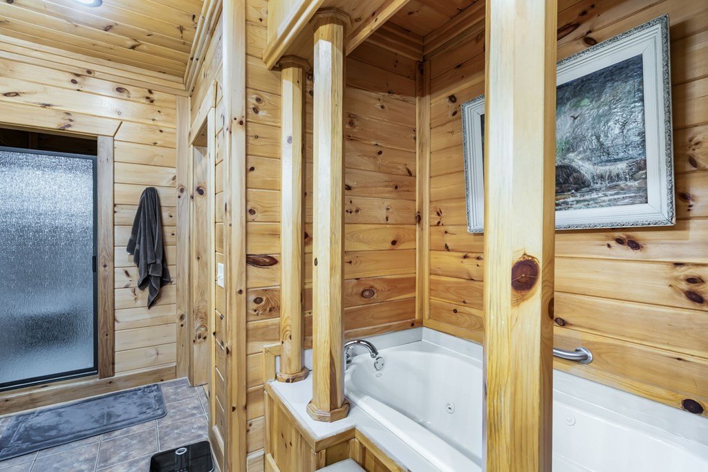 Hiawassee, Georgia, 30546, United States, 4 Bedrooms Bedrooms, ,4 BathroomsBathrooms,Residential,For Sale,1975098