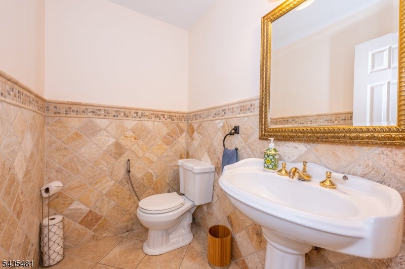 Wayne Twp., New Jersey, 07470, United States, 4 Bedrooms Bedrooms, ,3 BathroomsBathrooms,Residential,For Sale,2049437