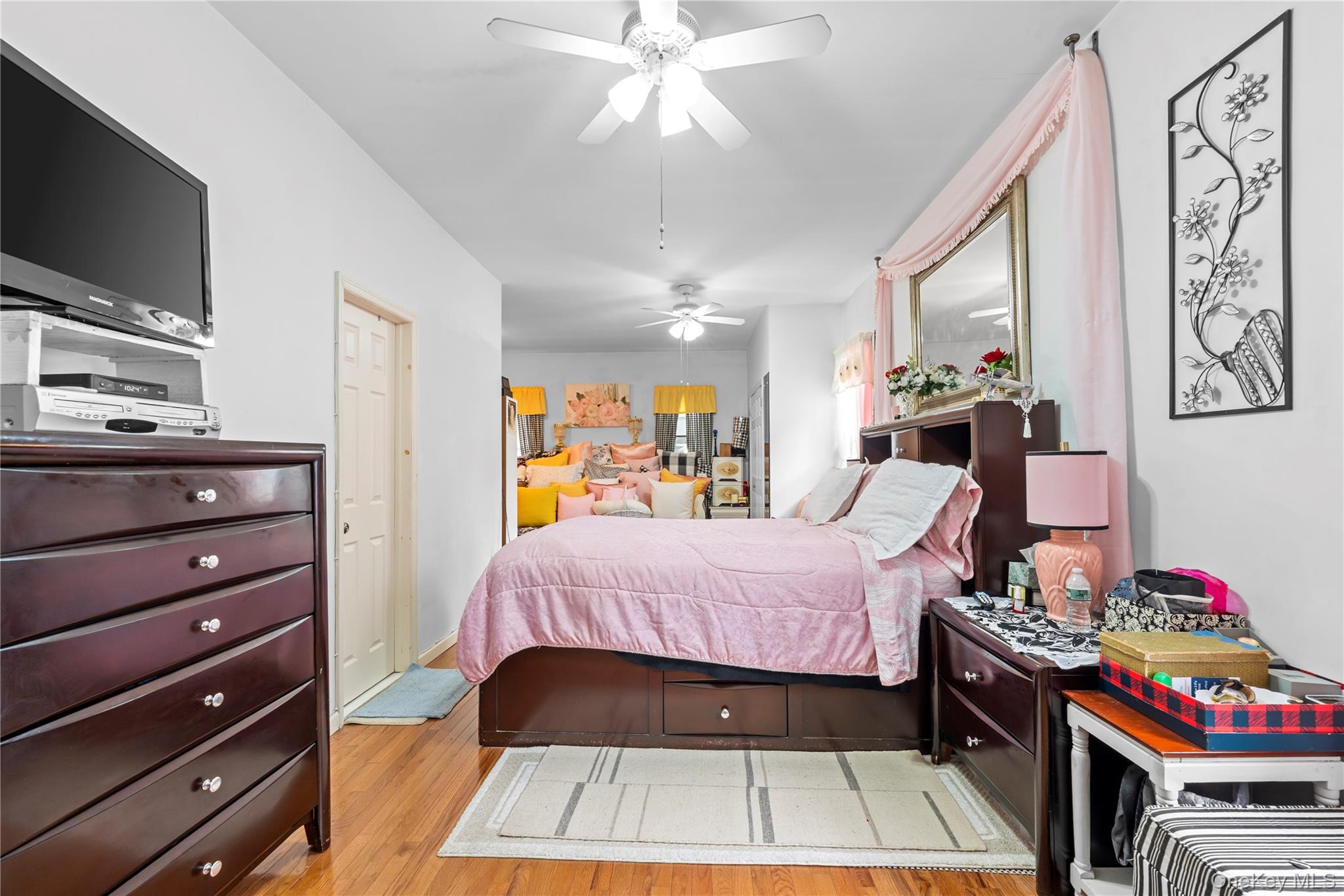 Bronx, New York, 10469, United States, 2 Bedrooms Bedrooms, ,2 BathroomsBathrooms,Residential,For Sale,2005808