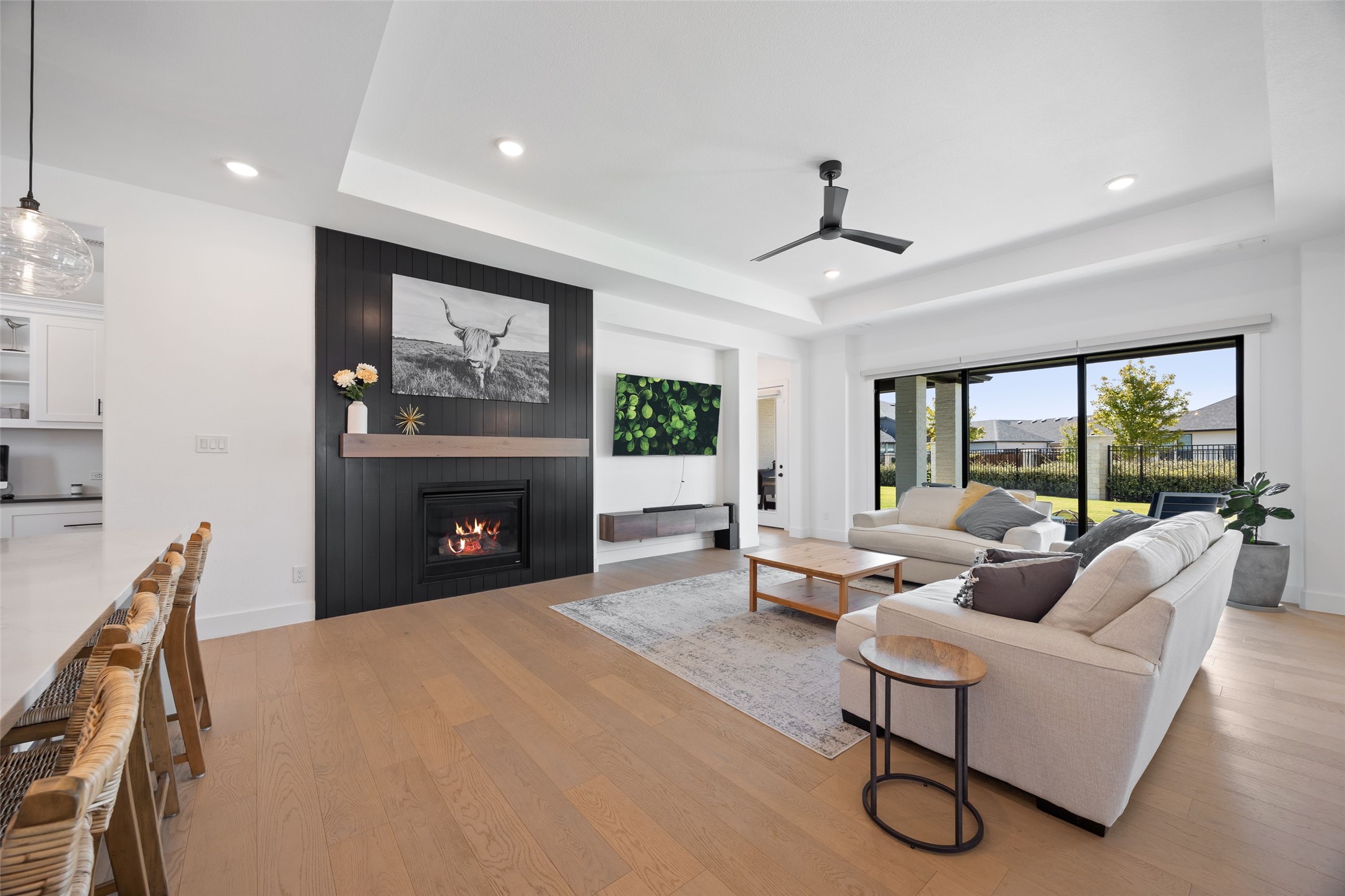 Arlington, Texas, 76005, United States, 4 Bedrooms Bedrooms, ,5 BathroomsBathrooms,Residential,For Sale,1963116