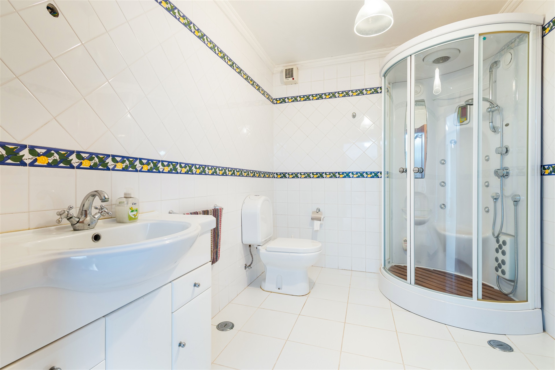  Detached house, 7 bedrooms, for Sale - 物件實景
