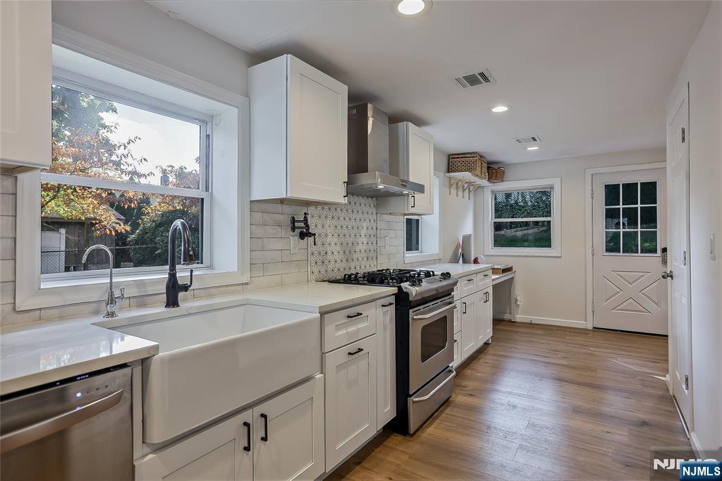 Waldwick, New Jersey, 07463, United States, 3 Bedrooms Bedrooms, ,3 BathroomsBathrooms,Residential,For Sale,1992926