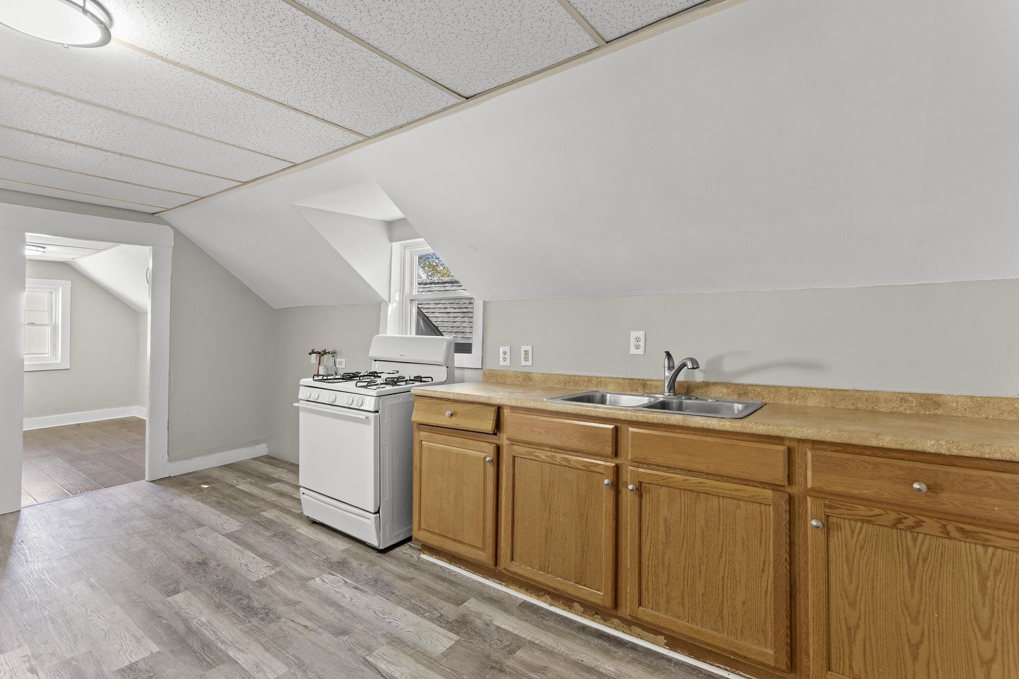 Manchester, New Hampshire, 03103, United States, ,Residential,For Sale,1981935