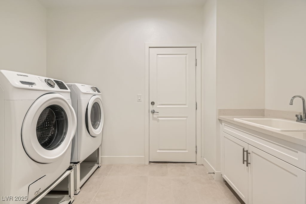 Henderson, Nevada, 89015, United States, 6 Bedrooms Bedrooms, ,1 BathroomBathrooms,Residential,For Sale,1986508