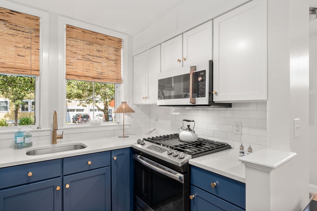 Newburyport, Massachusetts, 01950, United States, 3 Bedrooms Bedrooms, ,3 BathroomsBathrooms,Residential,For Sale,1918140
