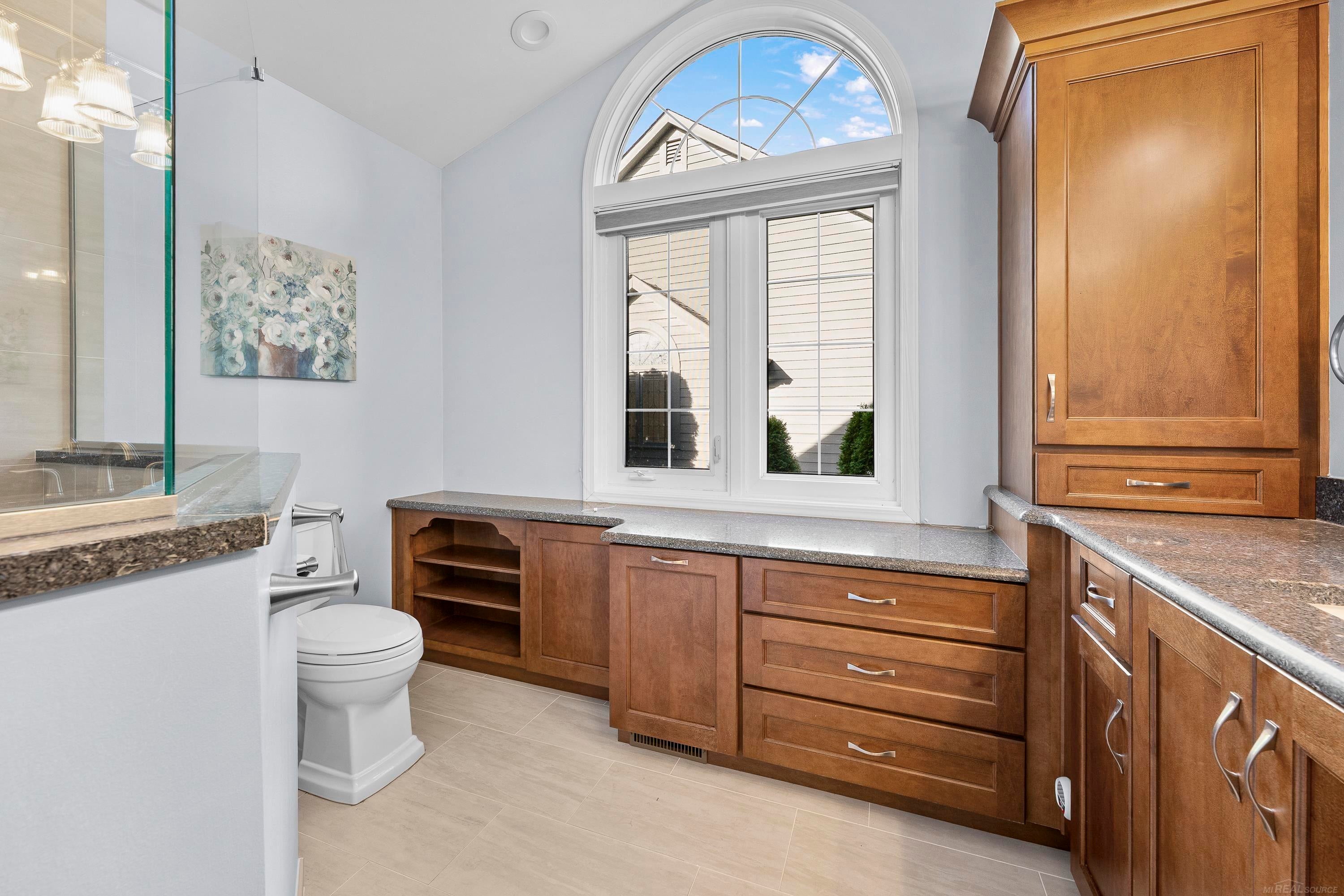 Rochester Hills, Michigan, 48307, United States, 2 Bedrooms Bedrooms, ,4 BathroomsBathrooms,Residential,For Sale,1980077