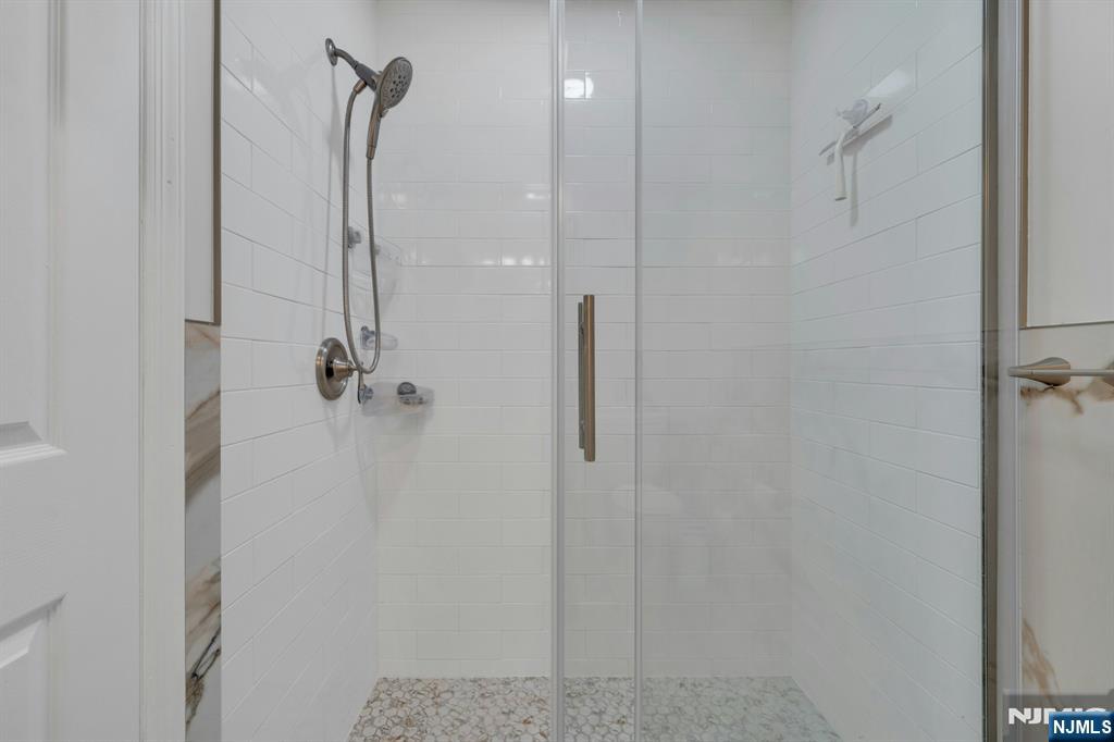 Palisades Park, New Jersey, 07650, United States, 2 Bedrooms Bedrooms, ,3 BathroomsBathrooms,Residential,For Sale,1960727