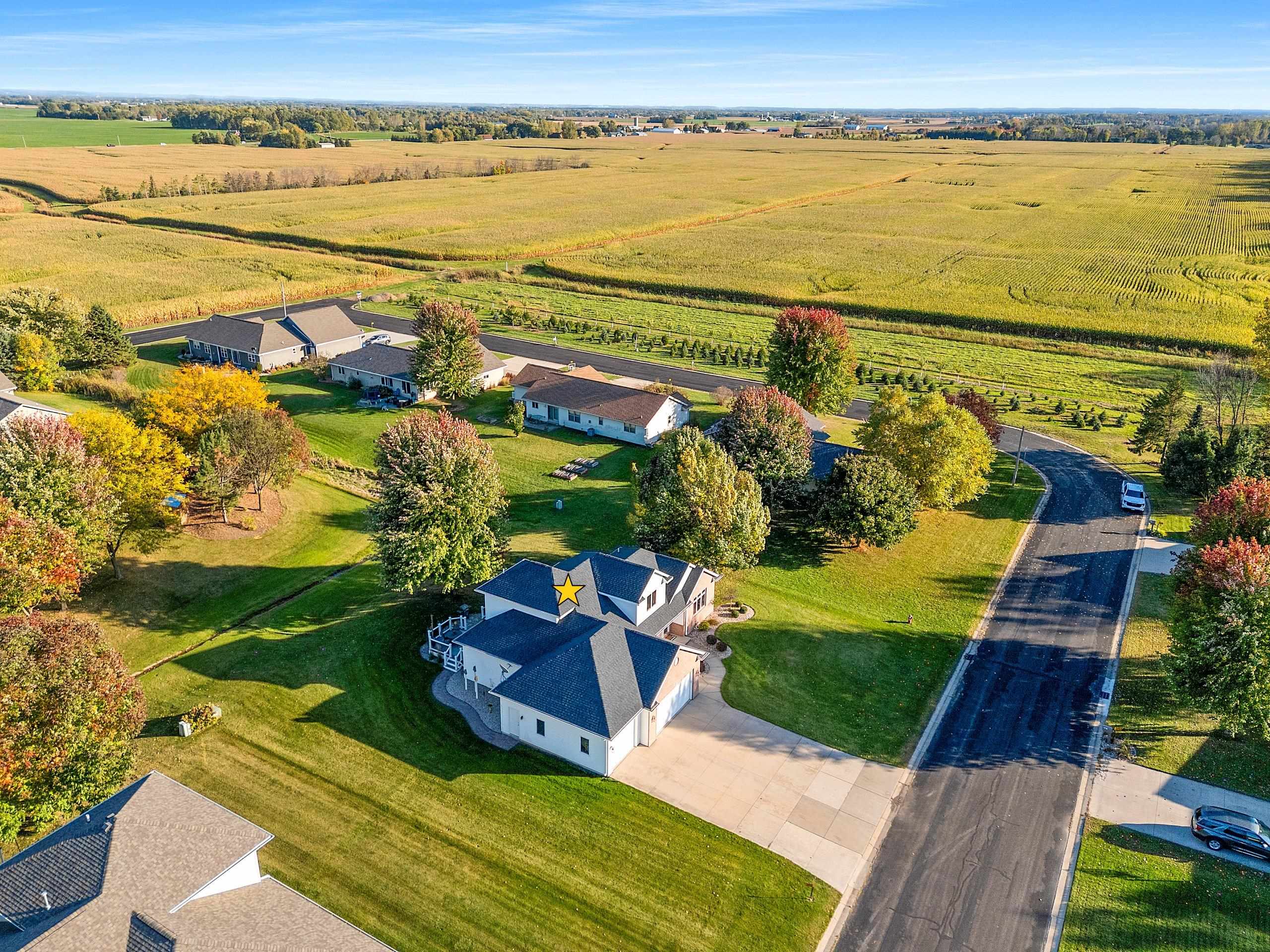 APPLETON, Wisconsin, 54913, United States, 4 Bedrooms Bedrooms, ,3 BathroomsBathrooms,Residential,For Sale,1960996