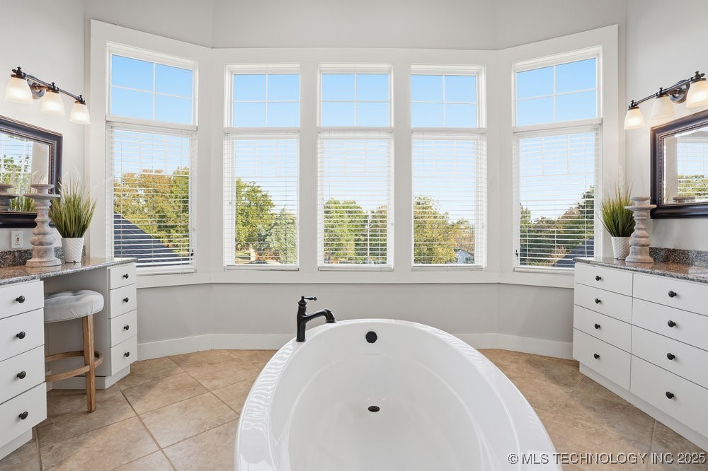 Jenks, Oklahoma, 74037, United States, 5 Bedrooms Bedrooms, ,6 BathroomsBathrooms,Residential,For Sale,1989076