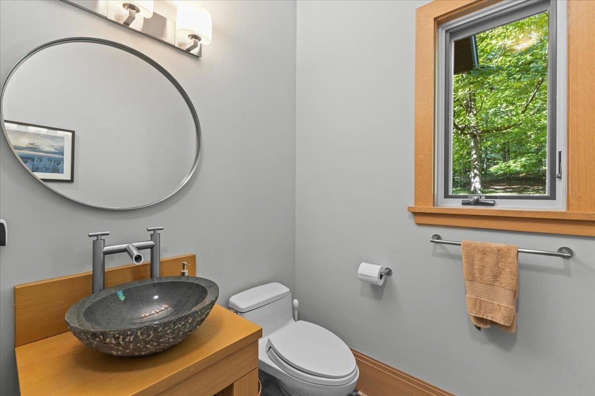 Stowe, Vermont, 05672, United States, 6 Bedrooms Bedrooms, ,3 BathroomsBathrooms,Residential,For Sale,1939476