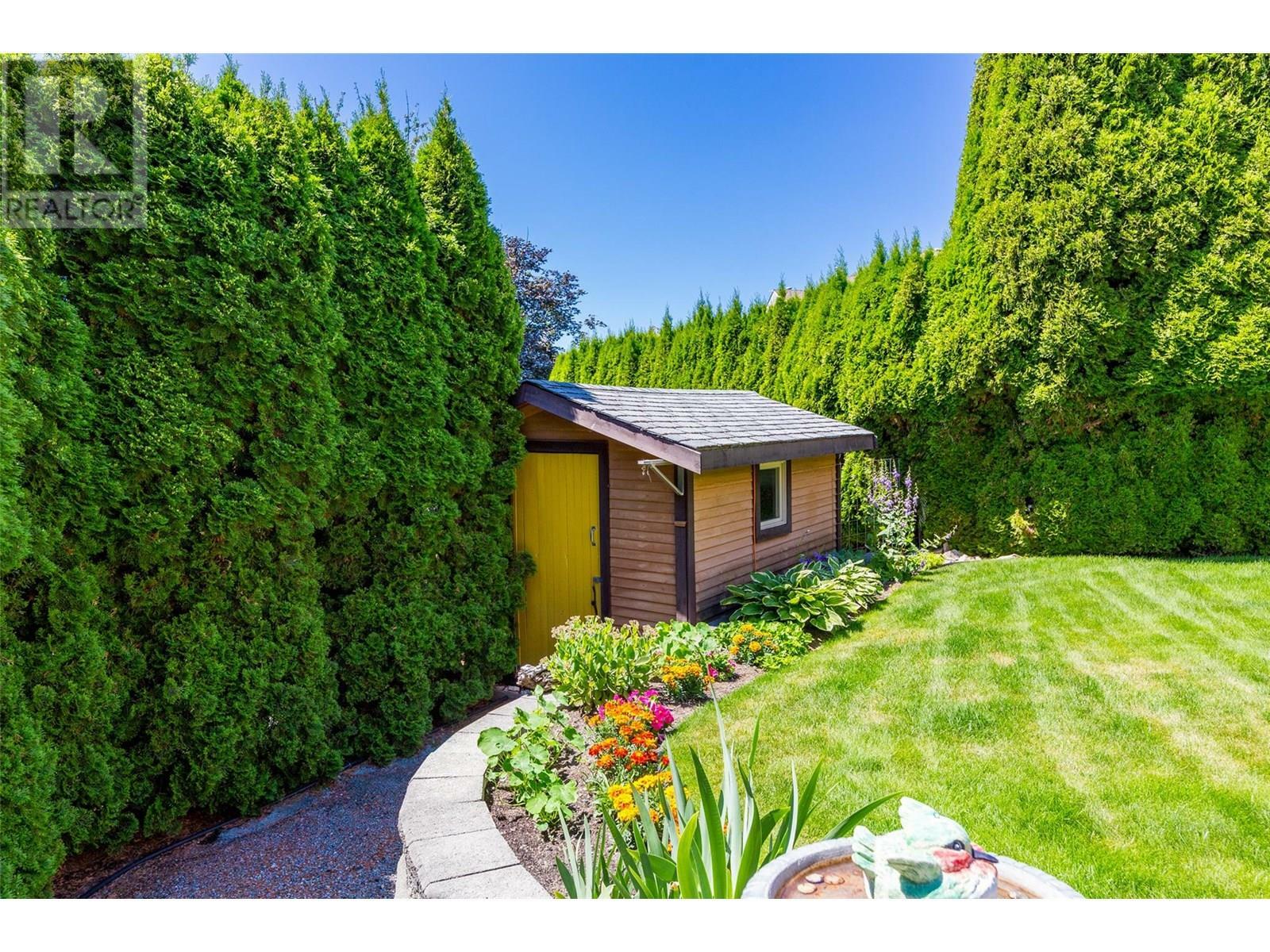 KELOWNA, British Columbia, V1V 1W2, CA, 4 Bedrooms Bedrooms, ,3 BathroomsBathrooms,Residential,For Sale,1882323