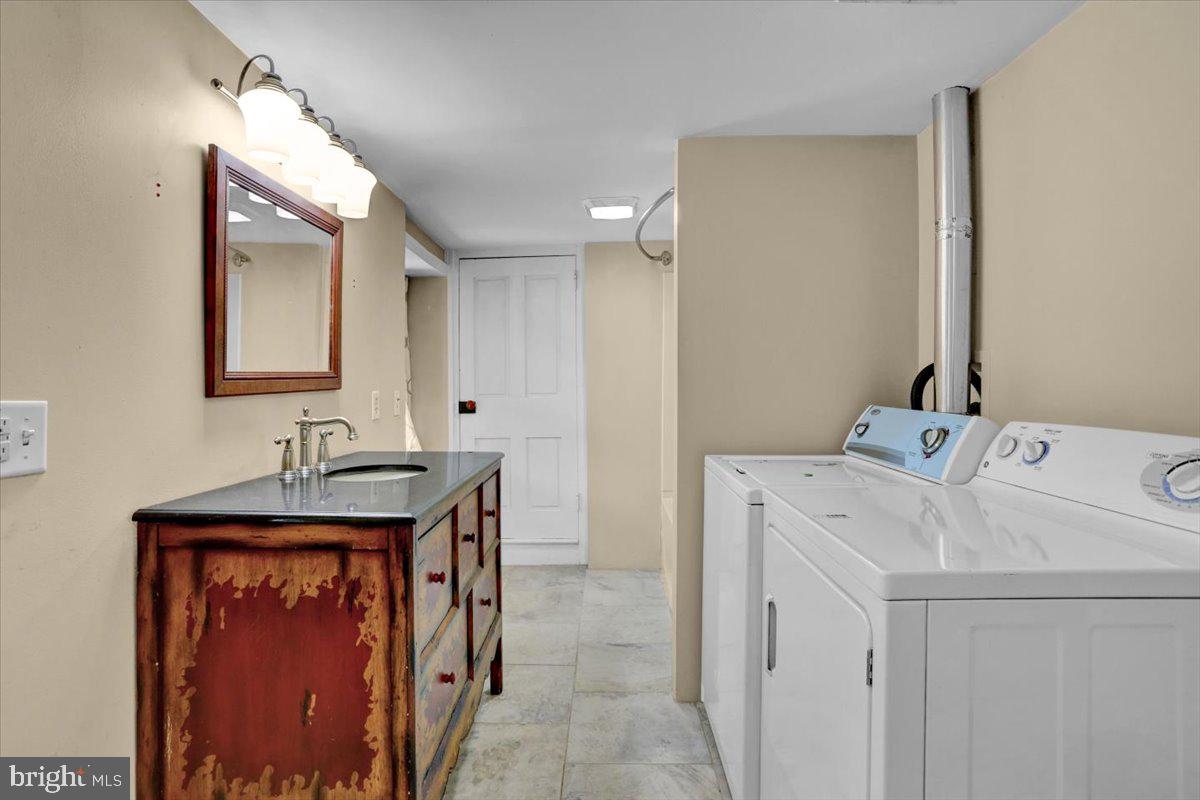 Mohrsville, Pennsylvania, 19541, United States, 4 Bedrooms Bedrooms, ,2 BathroomsBathrooms,Residential,For Sale,1827431