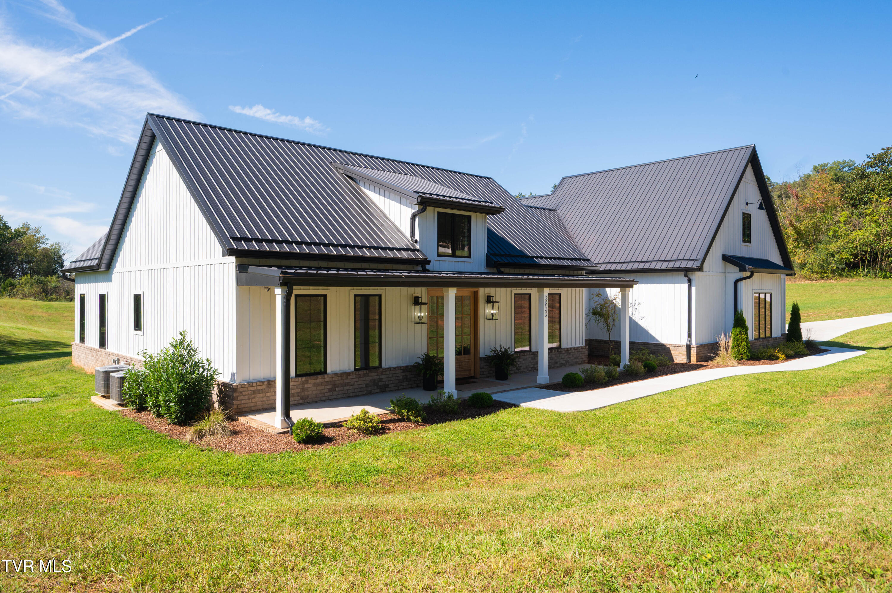 Kingsport, Tennessee, 37664, United States, 4 Bedrooms Bedrooms, ,4 BathroomsBathrooms,Residential,For Sale,1981214