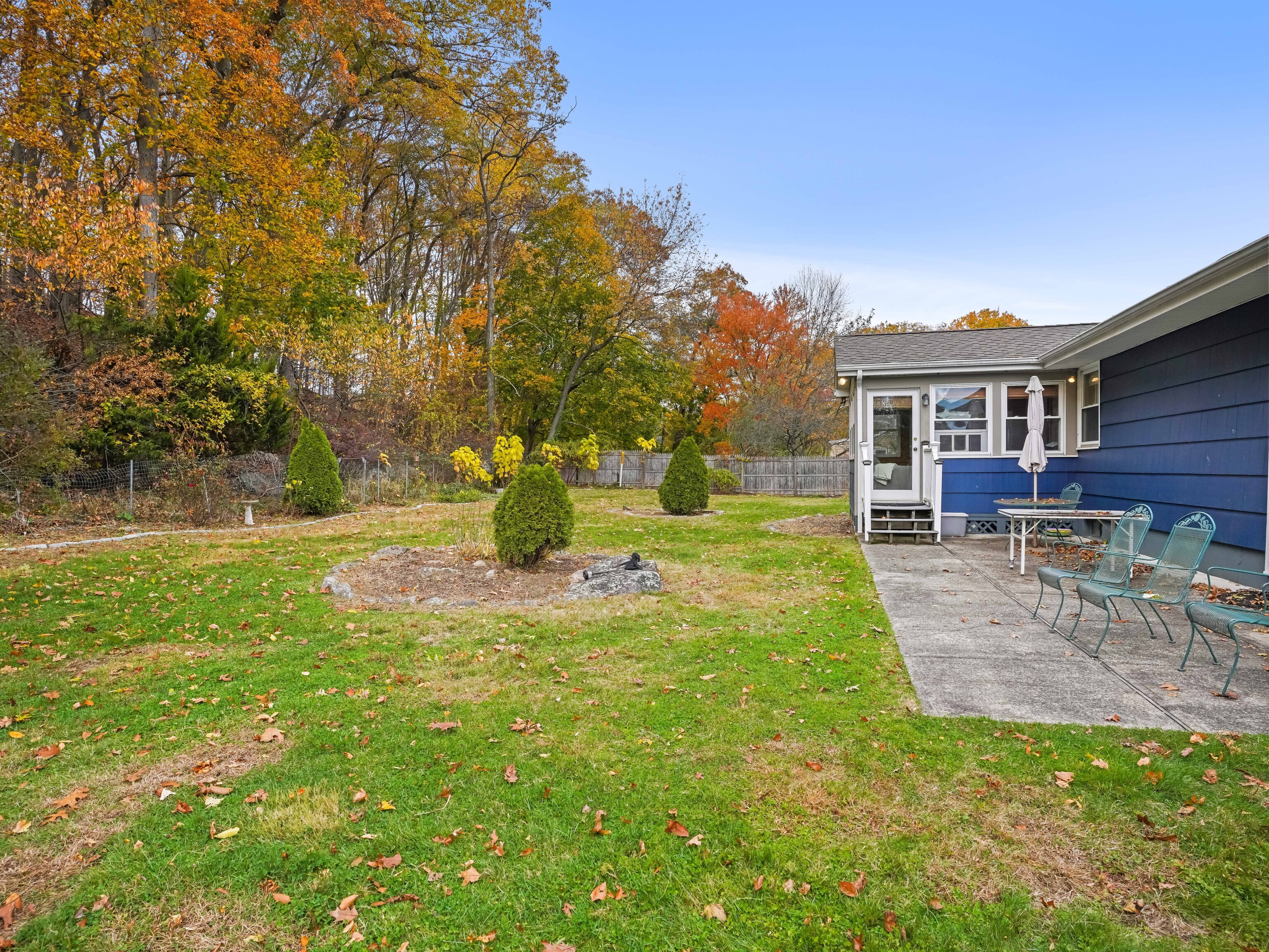 Norwalk, Connecticut, 06850, United States, 3 Bedrooms Bedrooms, ,2 BathroomsBathrooms,Residential,For Sale,1989488