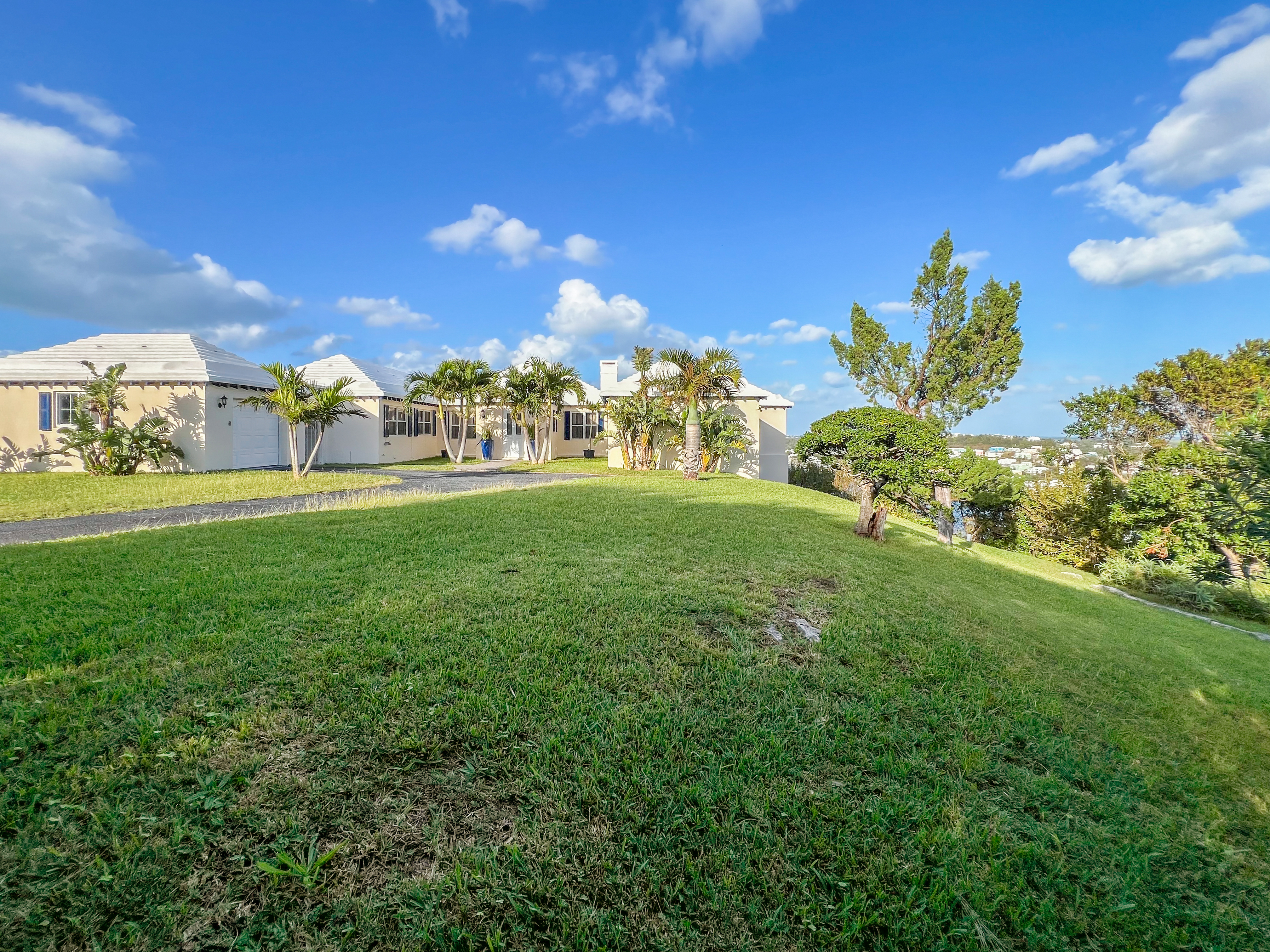 Smith's, BM, 3 Bedrooms Bedrooms, ,4 BathroomsBathrooms,Residential,For Sale,1998432