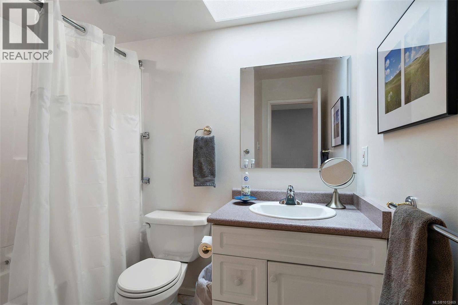 VICTORIA, British Columbia, V8V 2X5, CA, 2 Bedrooms Bedrooms, ,1 BathroomBathrooms,Residential,For Sale,1950619