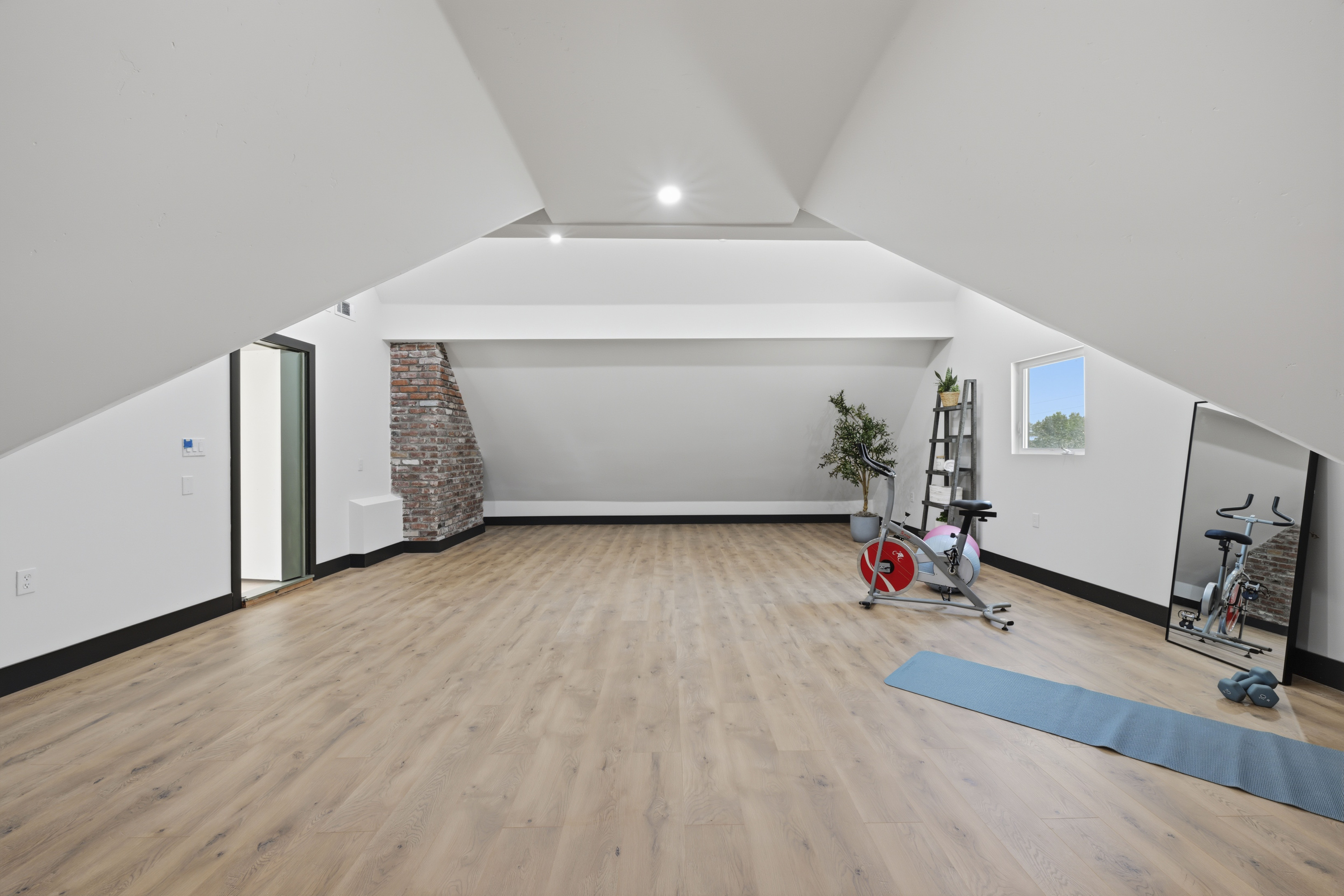  9815 Mira Del Rio Drive, Sacramento, CA 95827 - 物件實景