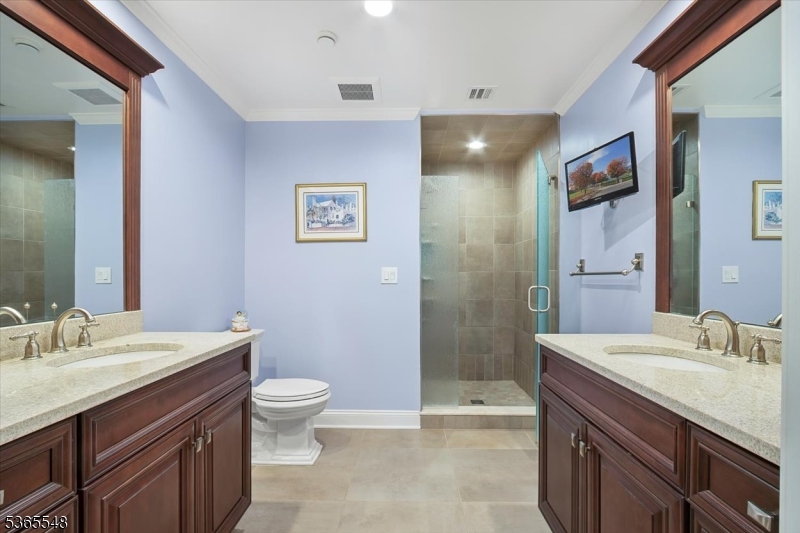 Teaneck, New Jersey, 07666, United States, 2 Bedrooms Bedrooms, ,3 BathroomsBathrooms,Residential,For Sale,1870844