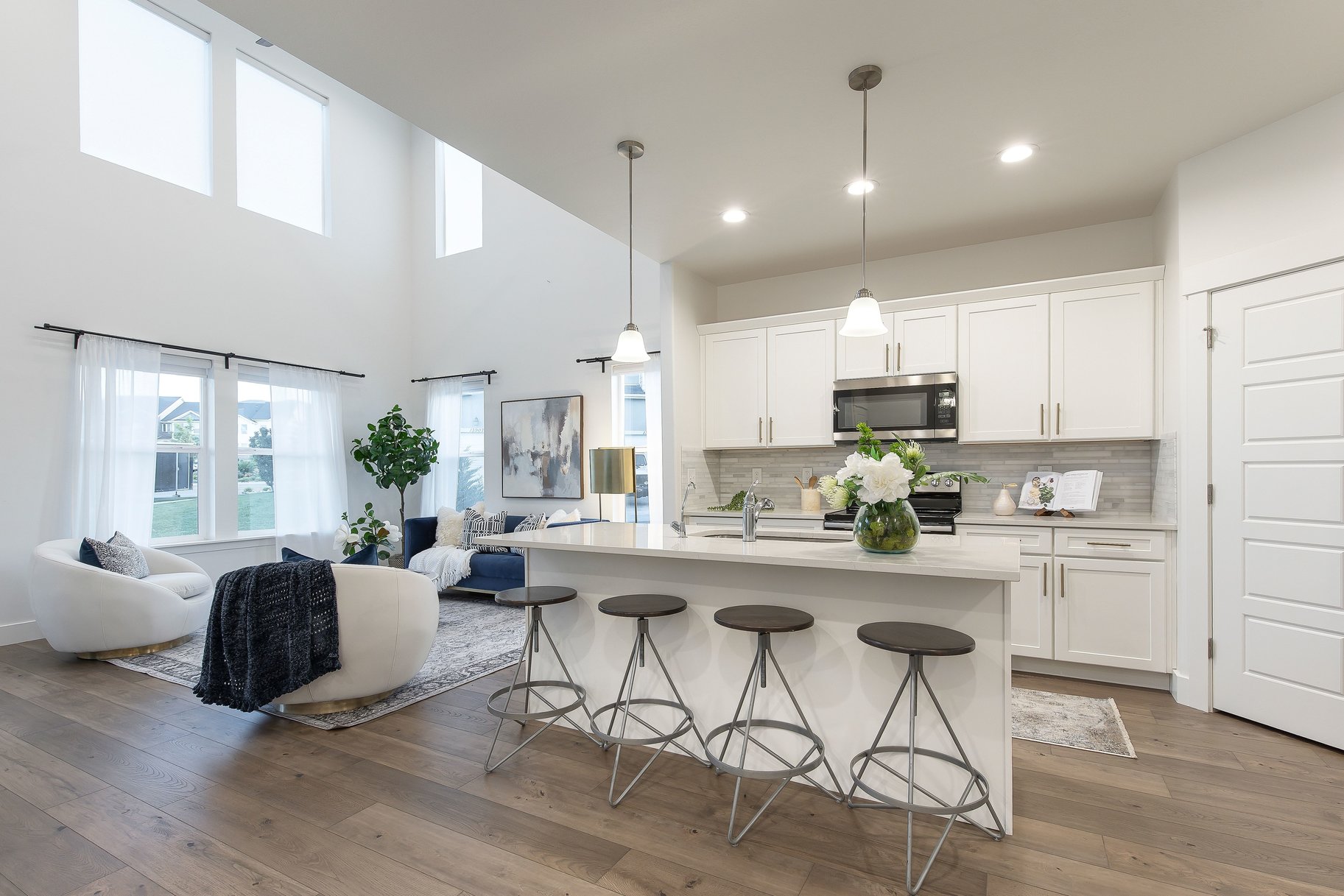  Stylish End-Unit Townhome - 物件實景