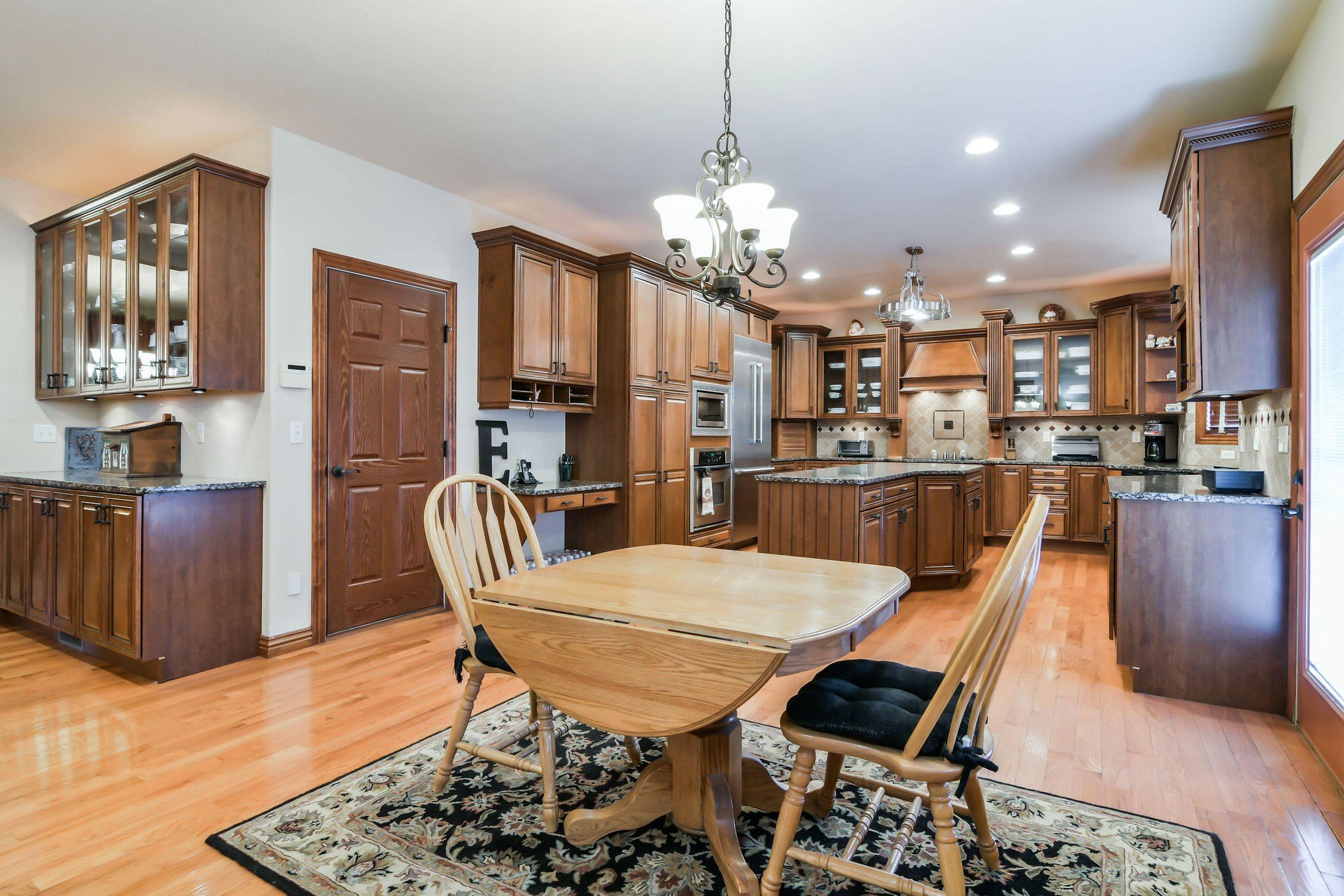 Walnut Shade, Missouri, 65771, United States, 6 Bedrooms Bedrooms, ,5 BathroomsBathrooms,Residential,For Sale,1975828