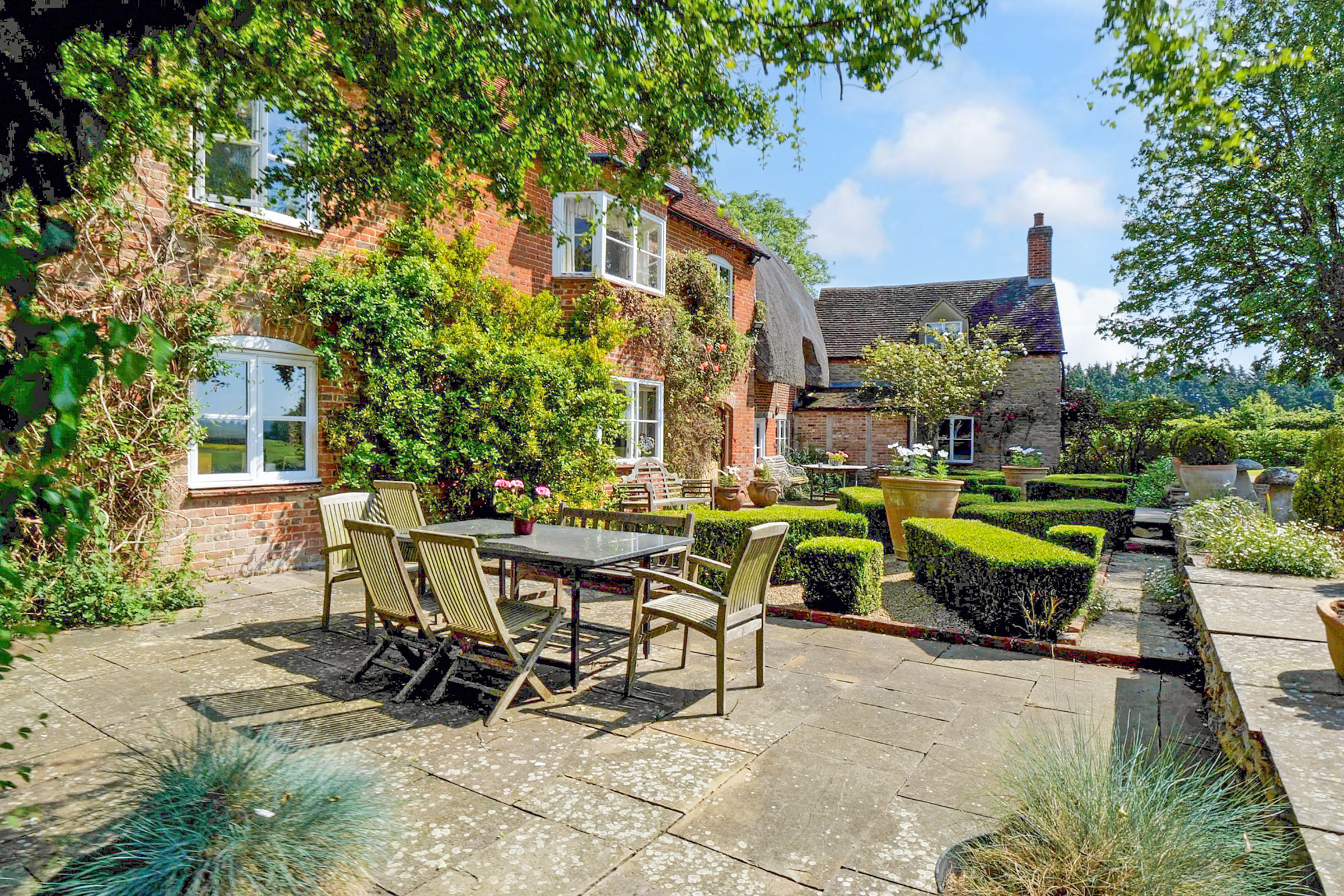 A Historic Oxfordshire Country House with Extensive Leisure Facilities - 物件實景
