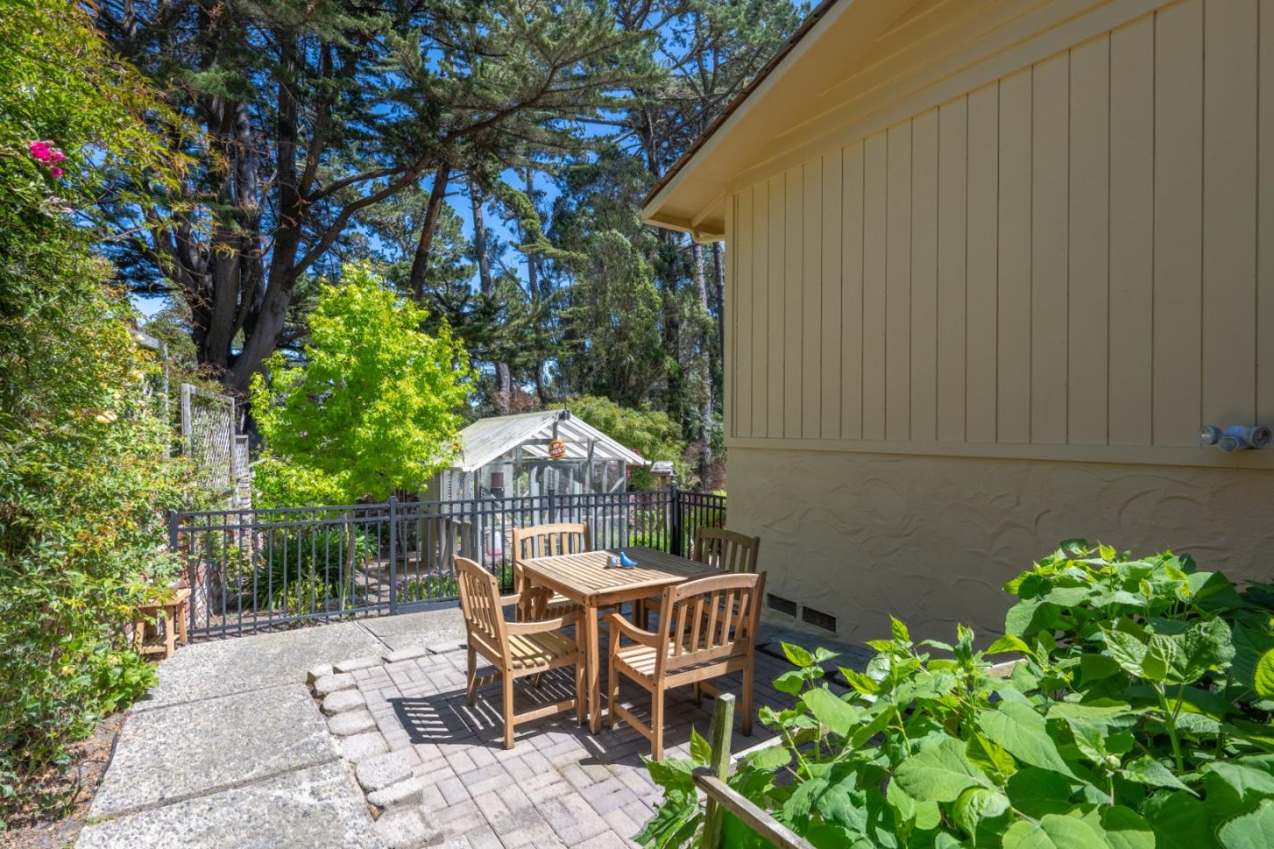 Monterey, California, 93940, United States, 3 Bedrooms Bedrooms, ,2 BathroomsBathrooms,Residential,For Sale,1837476