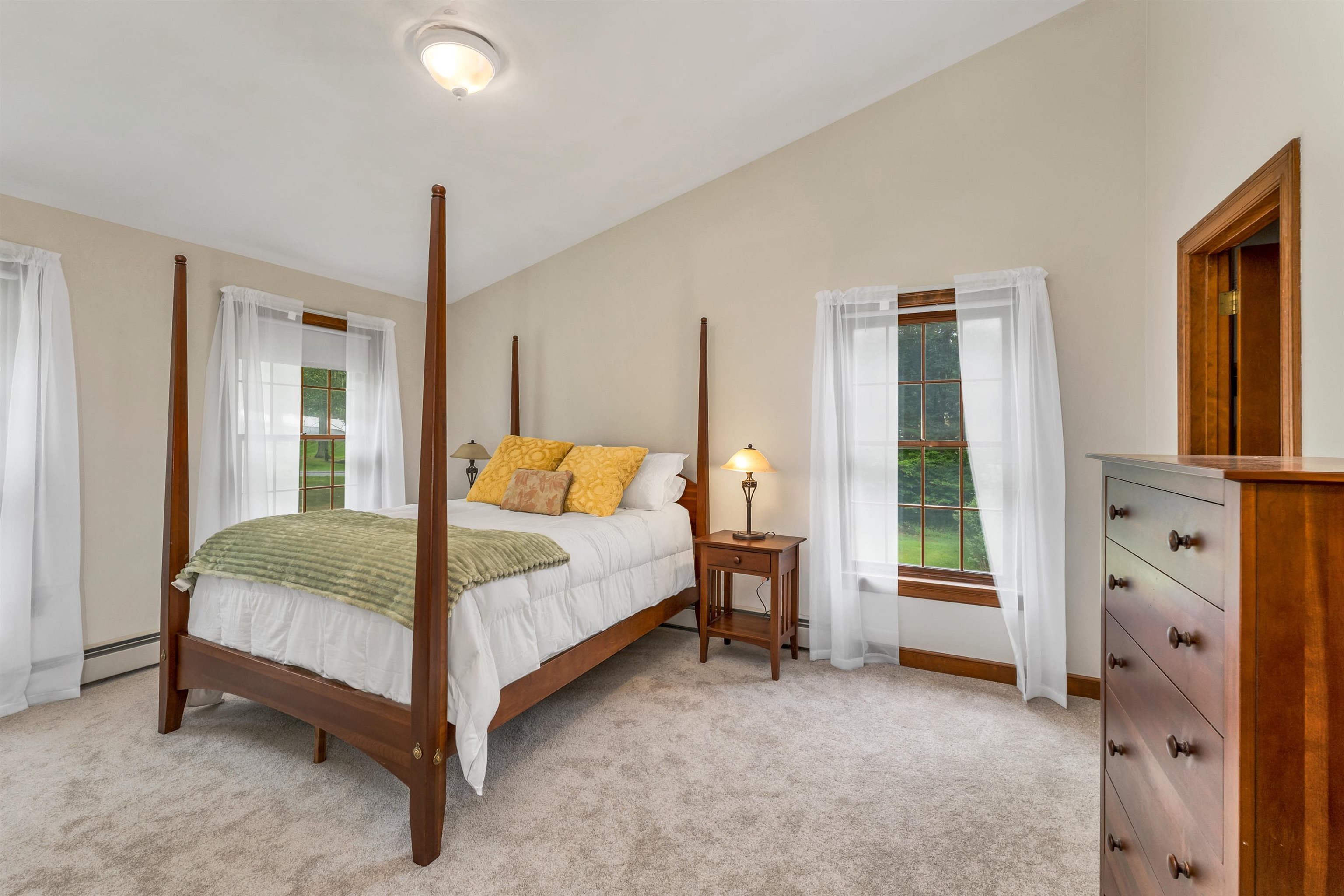 Salem, New Hampshire, 03079, United States, 4 Bedrooms Bedrooms, ,3 BathroomsBathrooms,Residential,For Sale,1924939